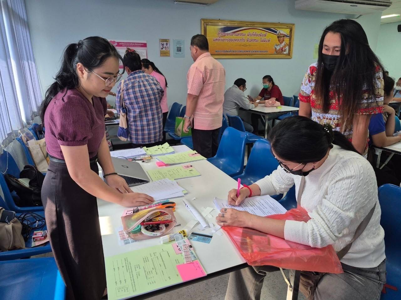 ⚖️👨🏻‍⚖️💁🏻‍♀️ พช.ชลบุรี ดำเนินการไกล่เกลี่ยแก้หนี้กองทุนพัฒนาบทบาทสตรี