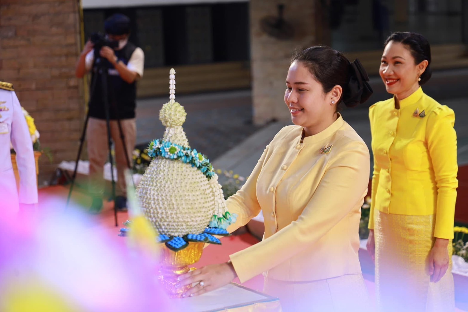 💐 พช.ชลบุรี ร่วมพิธีวางพานพุ่มถวายเครื่องราชสักการะ เนื่องในวันระลึกพระบาทสมเด็จพระพุทธเลิศหล้านภาลัย