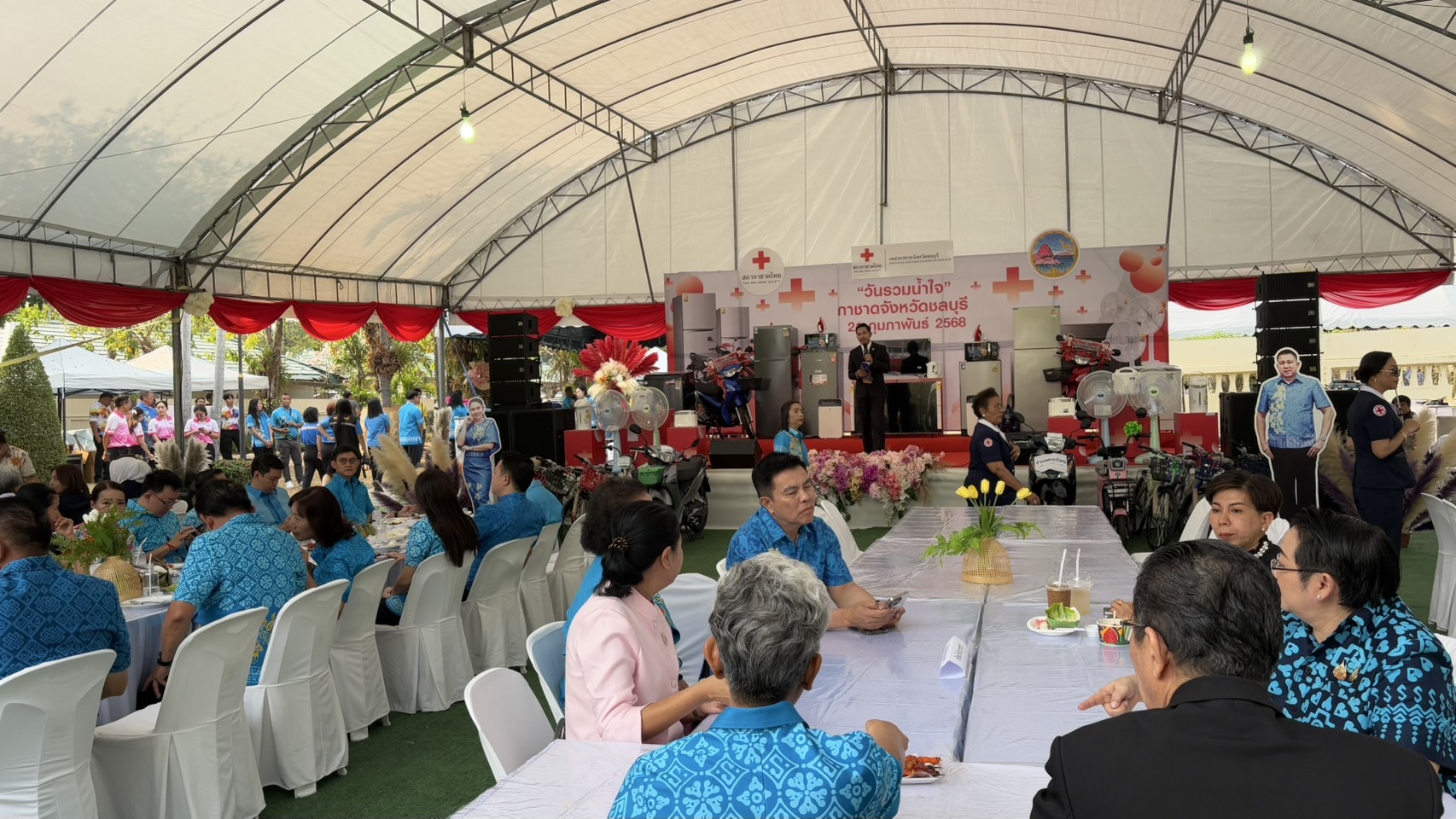 พช.ชลบุรี ร่วมงานวันรวมน้ำใจกาชาดจังหวัดชลบุรี รับบริจาคสิ่งของและเงินสนับสนุนกิจกรรมออกร้านมัจฉากาชาด จังหวัดชลบุรี ประจำปี 2568