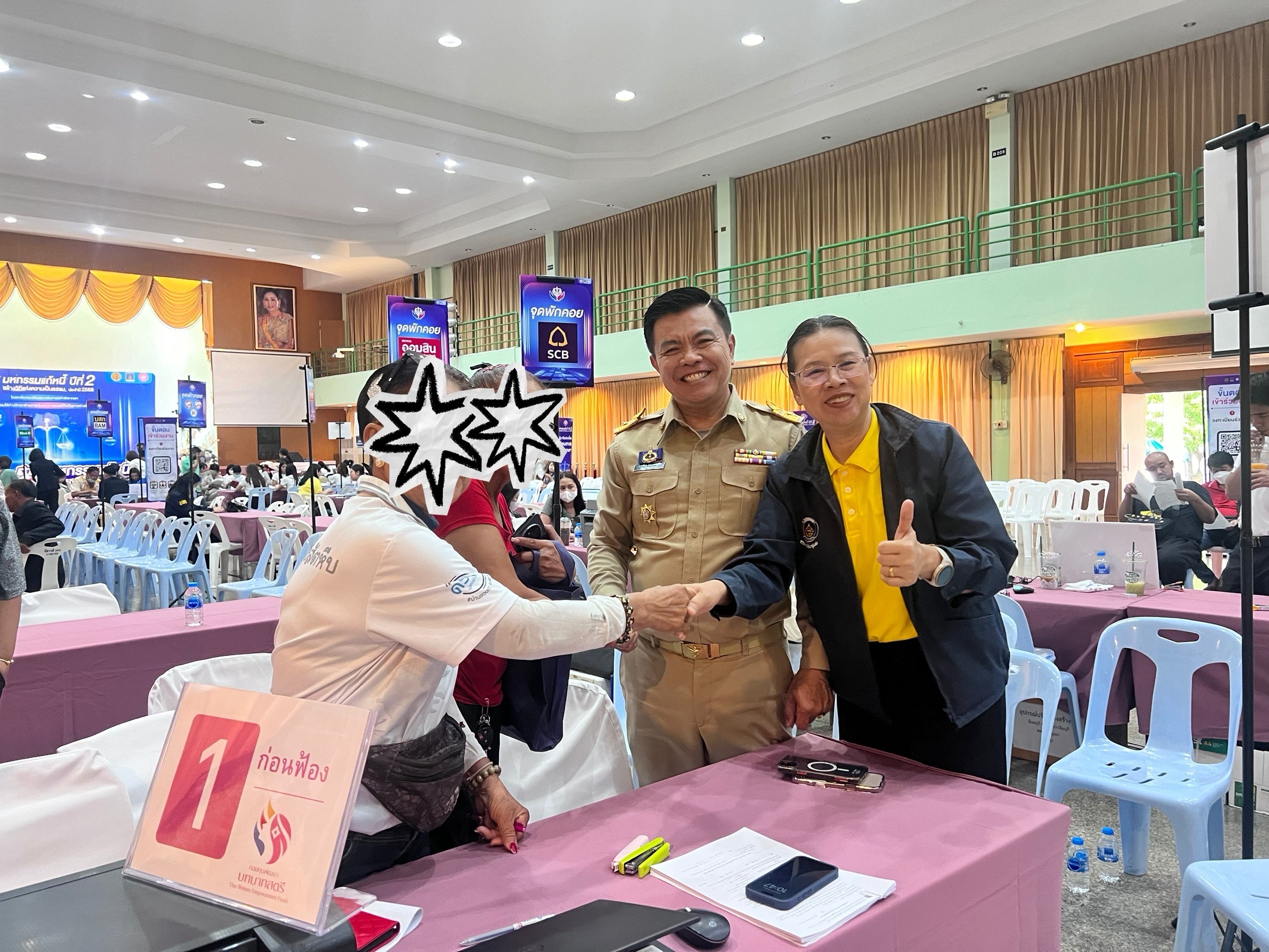 🩷🩷 พช.ชลบุรี โดยกองทุนพัฒนาบทบาทสตรีจังหวัดชลบุรี ร่วม”มหกรรมแก้หนี้ สร้างวิถีชีวิตแห่งความเป็นธรรม ปีที่ 2″