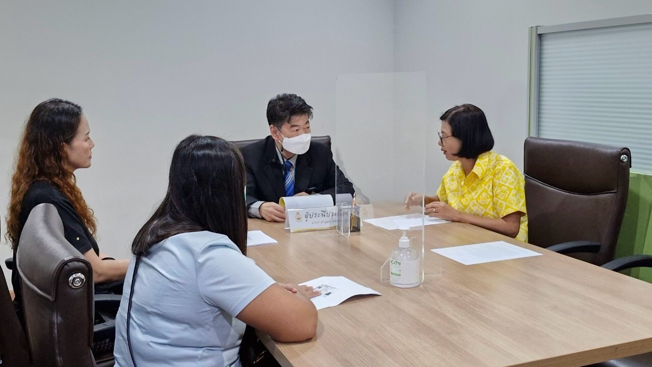 ⚖️👨🏻‍⚖️💁🏻‍♀️ พช.ชลบุรี ดำเนินการไกล่เกลี่ยแก้หนี้กองทุนพัฒนาบทบาทสตรี