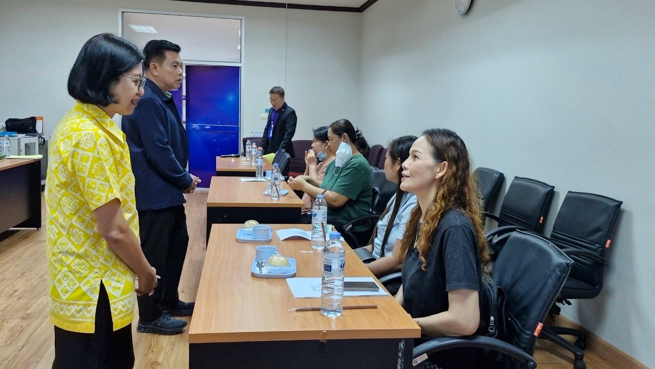 ⚖️👨🏻‍⚖️💁🏻‍♀️ พช.ชลบุรี ดำเนินการไกล่เกลี่ยแก้หนี้กองทุนพัฒนาบทบาทสตรี