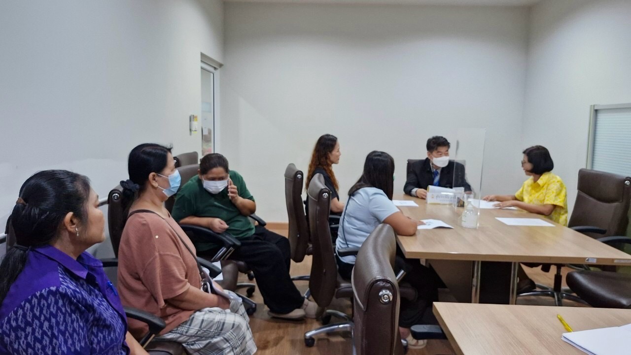 ⚖️👨🏻‍⚖️💁🏻‍♀️ พช.ชลบุรี ดำเนินการไกล่เกลี่ยแก้หนี้กองทุนพัฒนาบทบาทสตรี