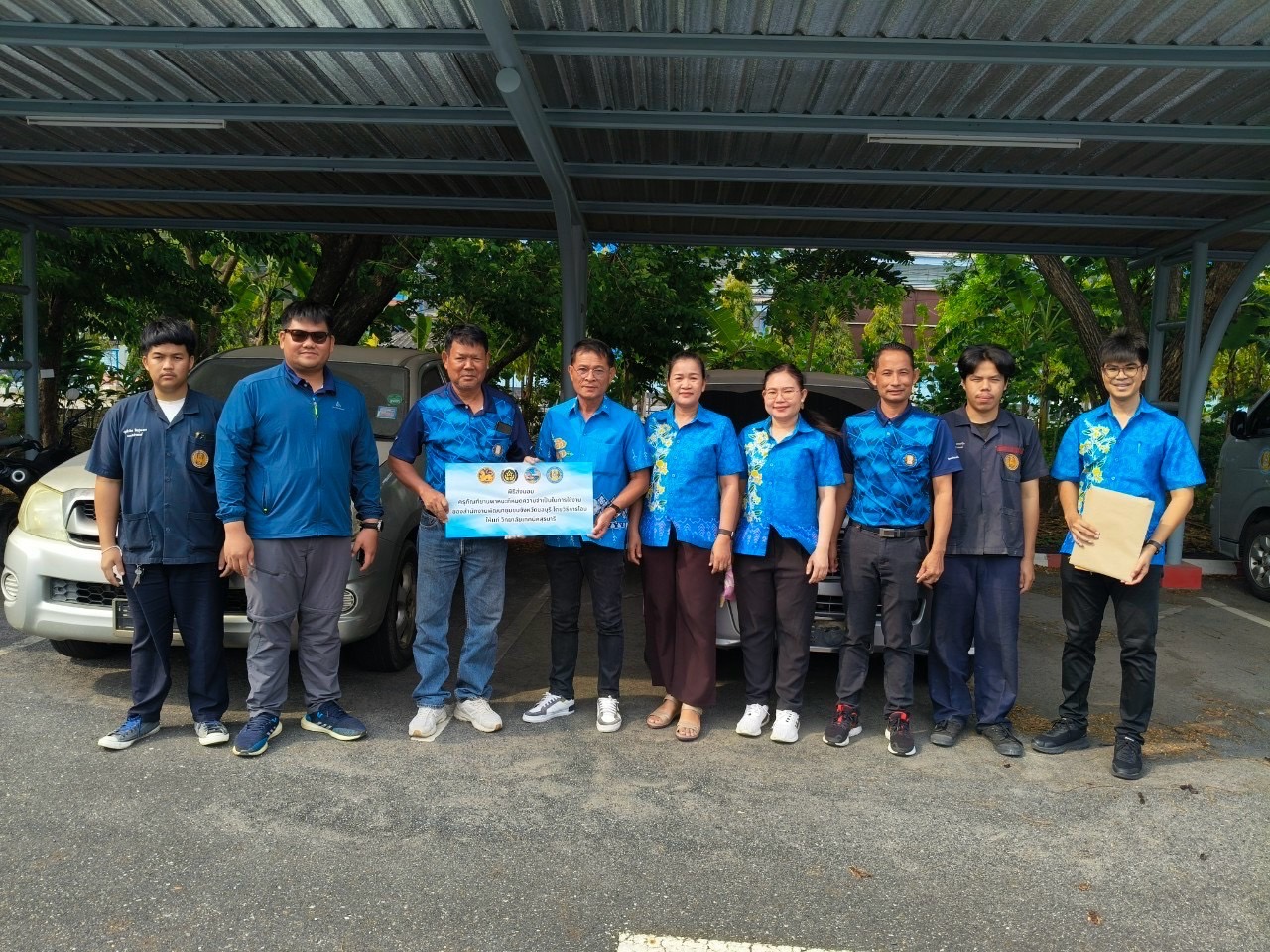 🛻🛻 พช.ชลบุรี ดำเนินการส่งมอบครุภัณฑ์ยานพาหนะที่หมดความจำเป็นในการใช้งาน