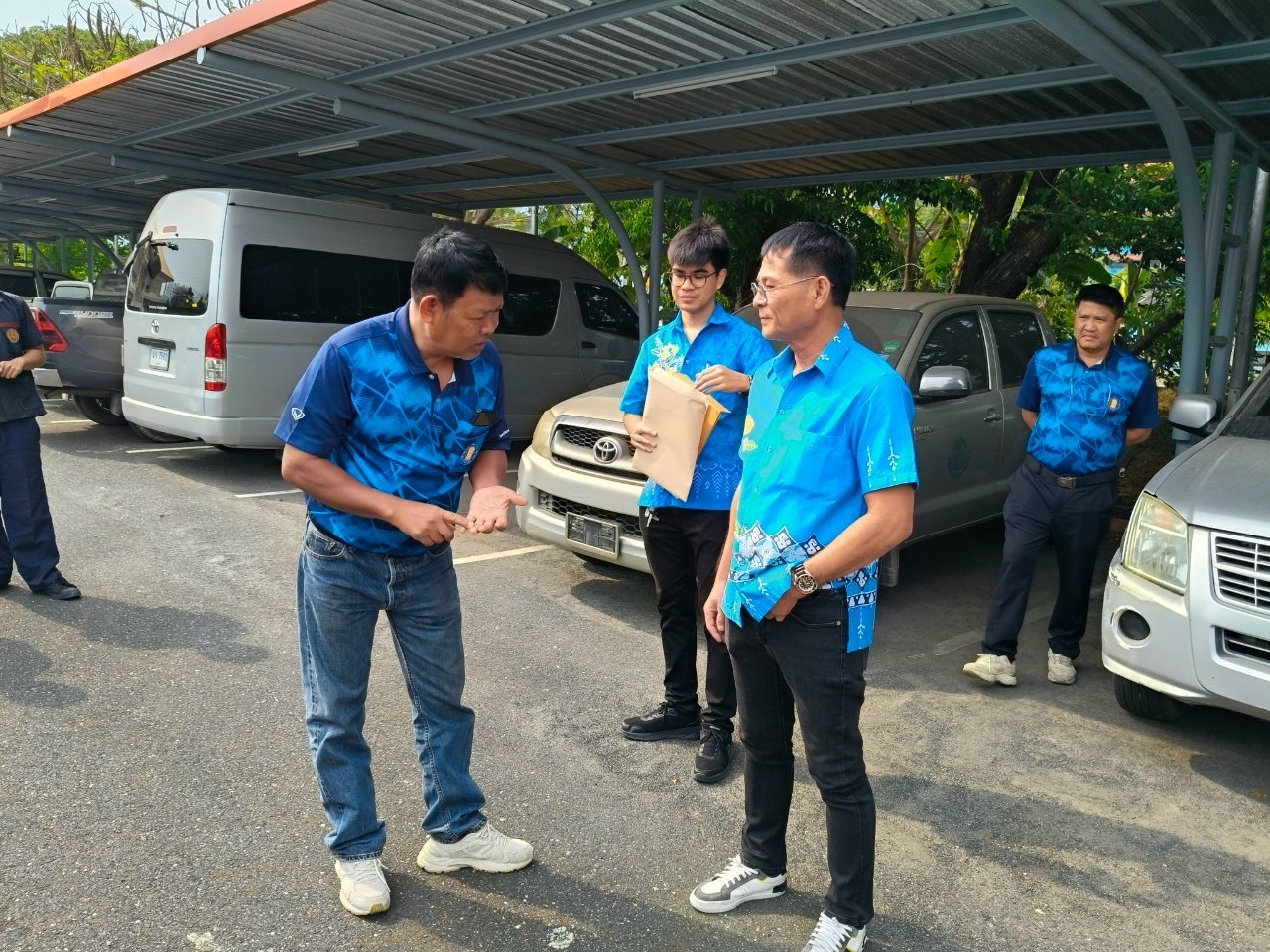 🛻🛻 พช.ชลบุรี ดำเนินการส่งมอบครุภัณฑ์ยานพาหนะที่หมดความจำเป็นในการใช้งาน