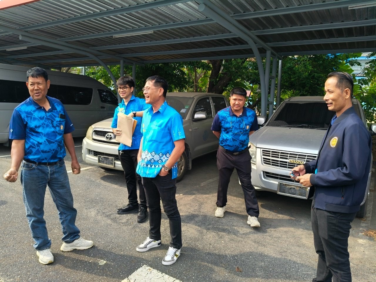 🛻🛻 พช.ชลบุรี ดำเนินการส่งมอบครุภัณฑ์ยานพาหนะที่หมดความจำเป็นในการใช้งาน