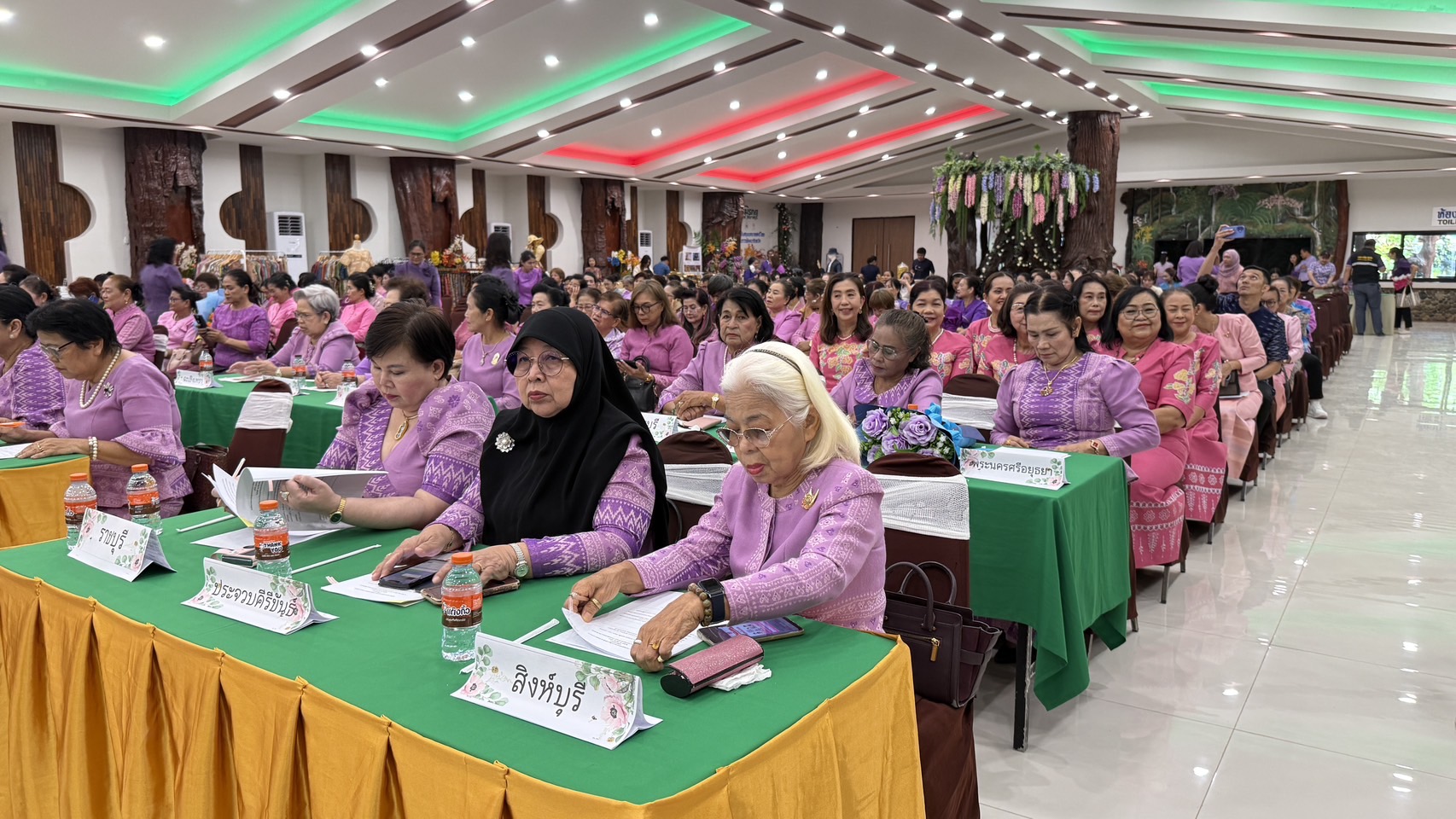 💁🏻‍♀️🌟 พช.ชลบุรี เชิดชูเกียรติสตรีภาคกลางที่มีผลงานดีเด่นเนื่องในงานสตรีสากล ประจำปี 2568