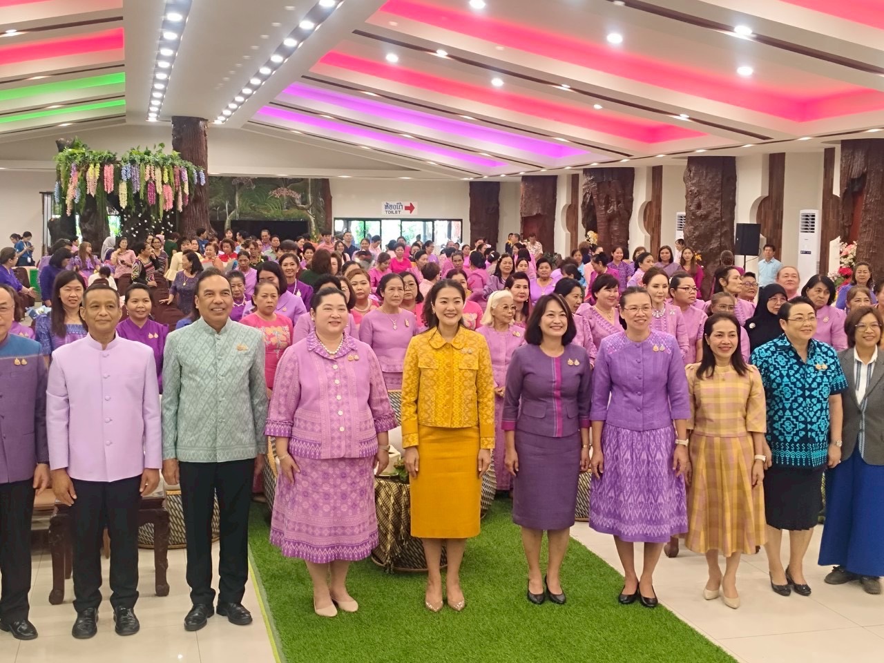 💁🏻‍♀️🌟 พช.ชลบุรี เชิดชูเกียรติสตรีภาคกลางที่มีผลงานดีเด่นเนื่องในงานสตรีสากล ประจำปี 2568