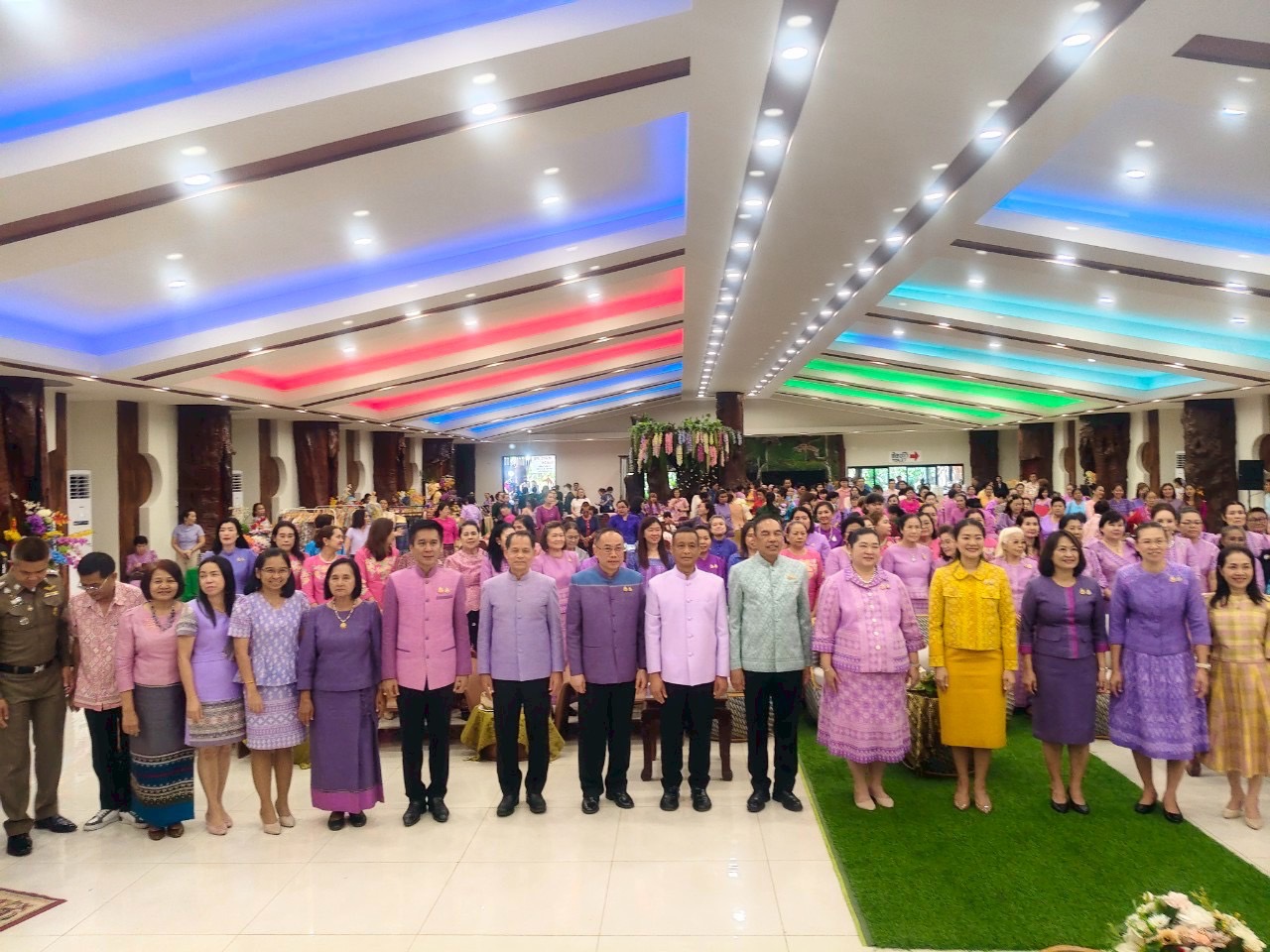 💁🏻‍♀️🌟 พช.ชลบุรี เชิดชูเกียรติสตรีภาคกลางที่มีผลงานดีเด่นเนื่องในงานสตรีสากล ประจำปี 2568