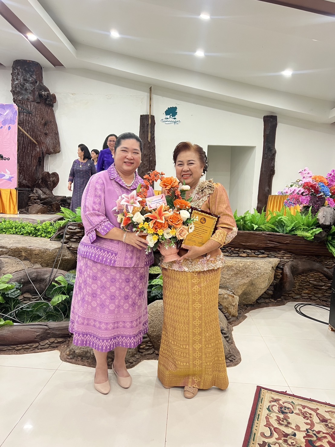 💁🏻‍♀️🌟 พช.ชลบุรี เชิดชูเกียรติสตรีภาคกลางที่มีผลงานดีเด่นเนื่องในงานสตรีสากล ประจำปี 2568