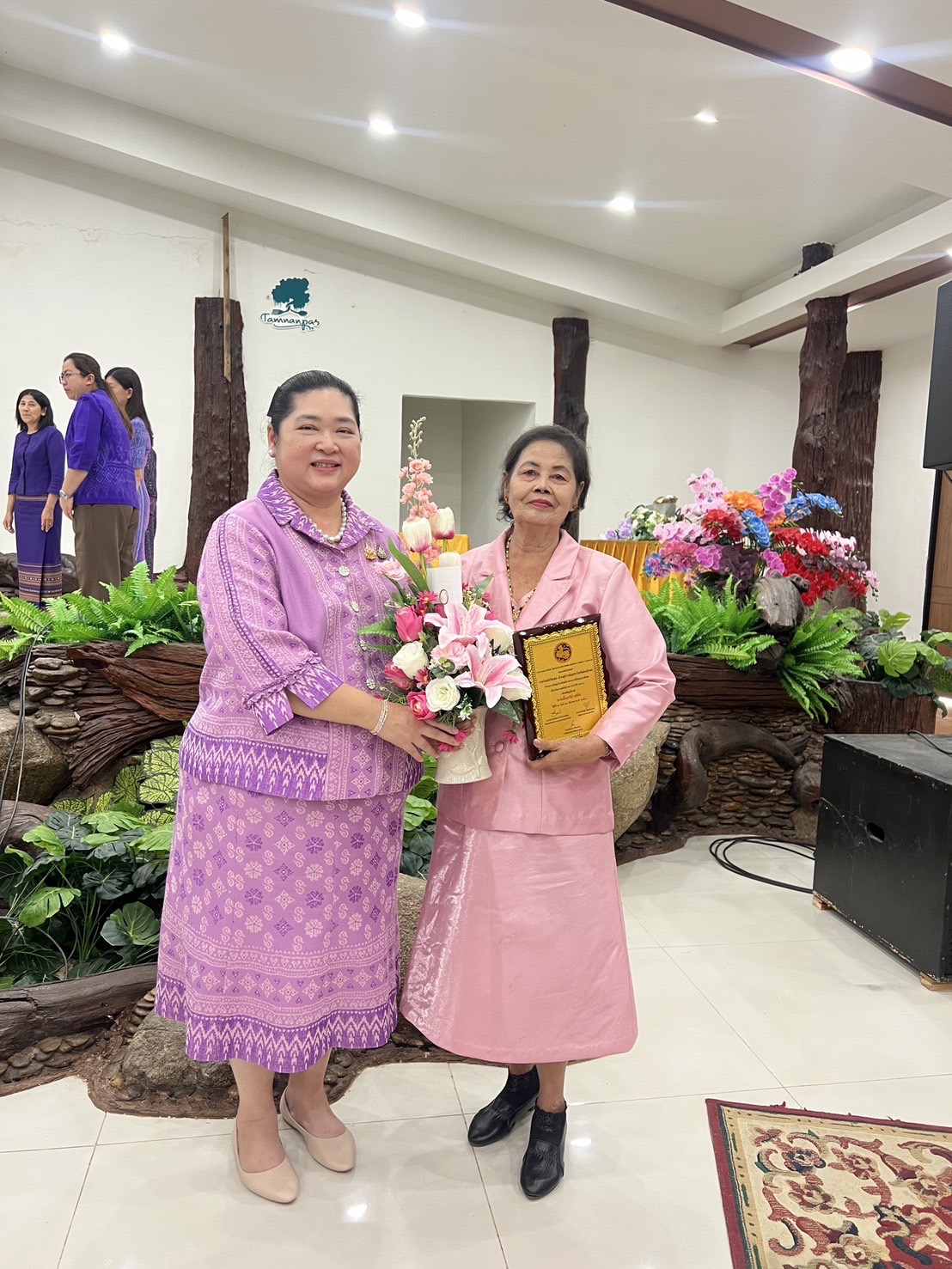 💁🏻‍♀️🌟 พช.ชลบุรี เชิดชูเกียรติสตรีภาคกลางที่มีผลงานดีเด่นเนื่องในงานสตรีสากล ประจำปี 2568