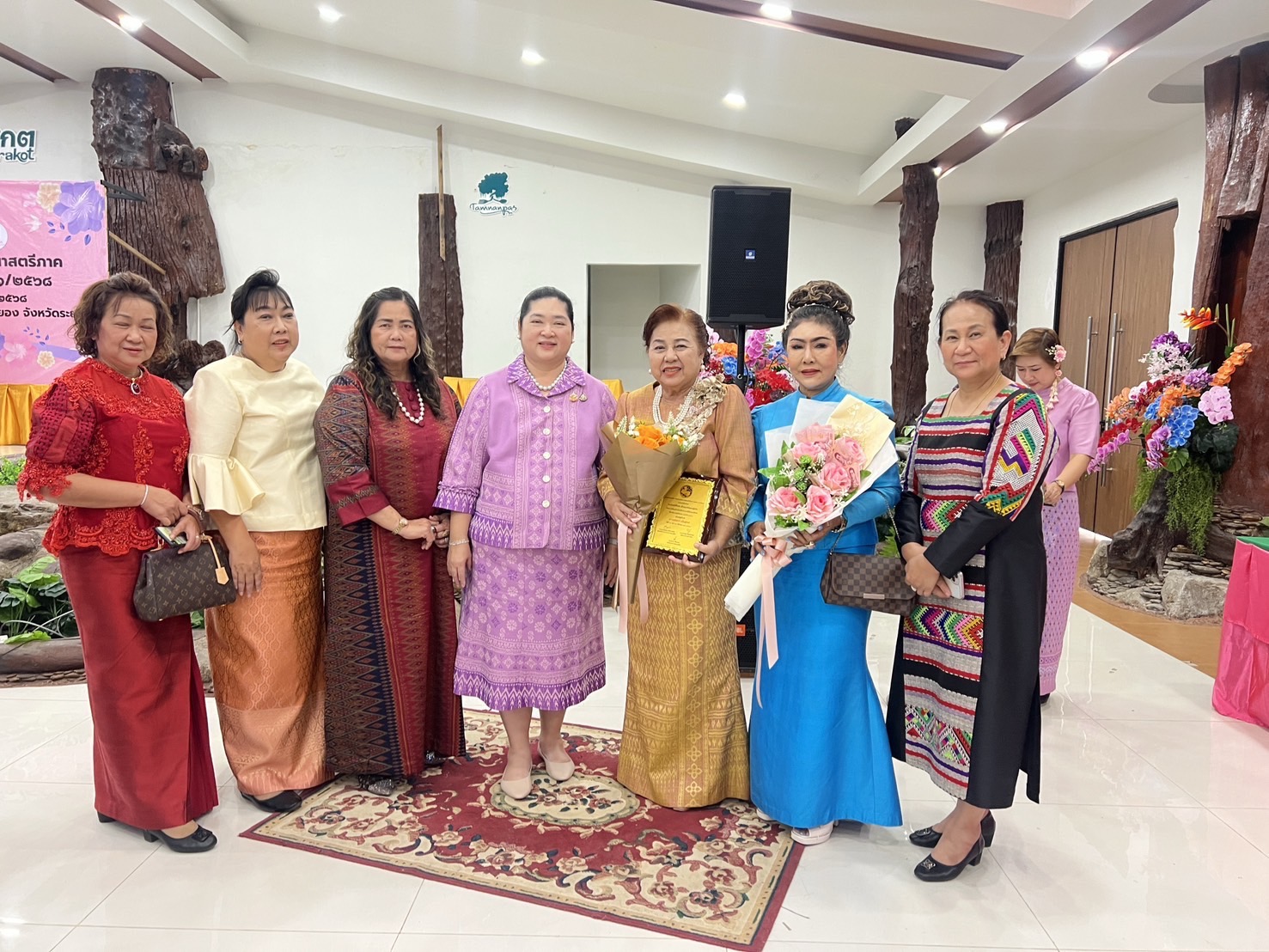 💁🏻‍♀️🌟 พช.ชลบุรี เชิดชูเกียรติสตรีภาคกลางที่มีผลงานดีเด่นเนื่องในงานสตรีสากล ประจำปี 2568