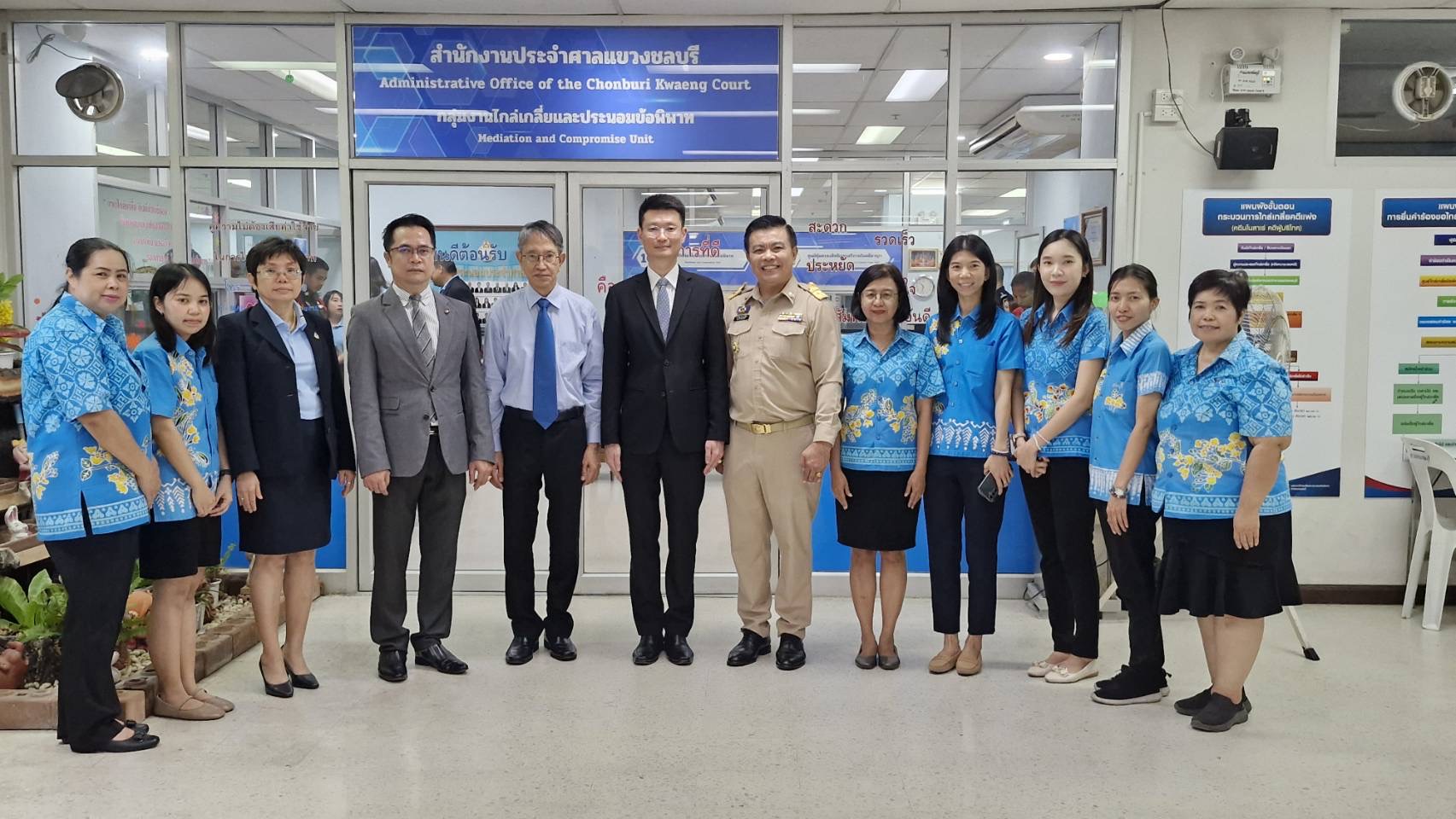 ⚖️👨🏻‍⚖️💁🏻‍♀️ พช.ชลบุรี ดำเนินการไกล่เกลี่ยแก้หนี้กองทุนพัฒนาบทบาทสตรี