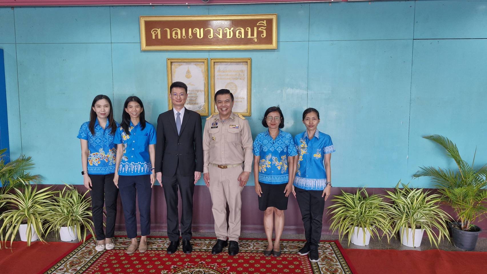 ⚖️👨🏻‍⚖️💁🏻‍♀️ พช.ชลบุรี ดำเนินการไกล่เกลี่ยแก้หนี้กองทุนพัฒนาบทบาทสตรี