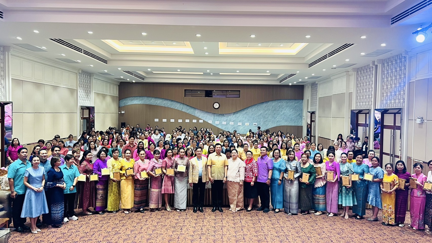 🌊 พช.ชลบุรี ร่วมจัดโครงการสัมมนาเชิงปฏิบัติการสตรีชลบุรี หยุดความรุนแรงในครอบครัว พัฒนาตัวสร้างภาวะผู้นำ Leadership เนื่องในวันสตรีสากล 💁🏻‍♀️🩷