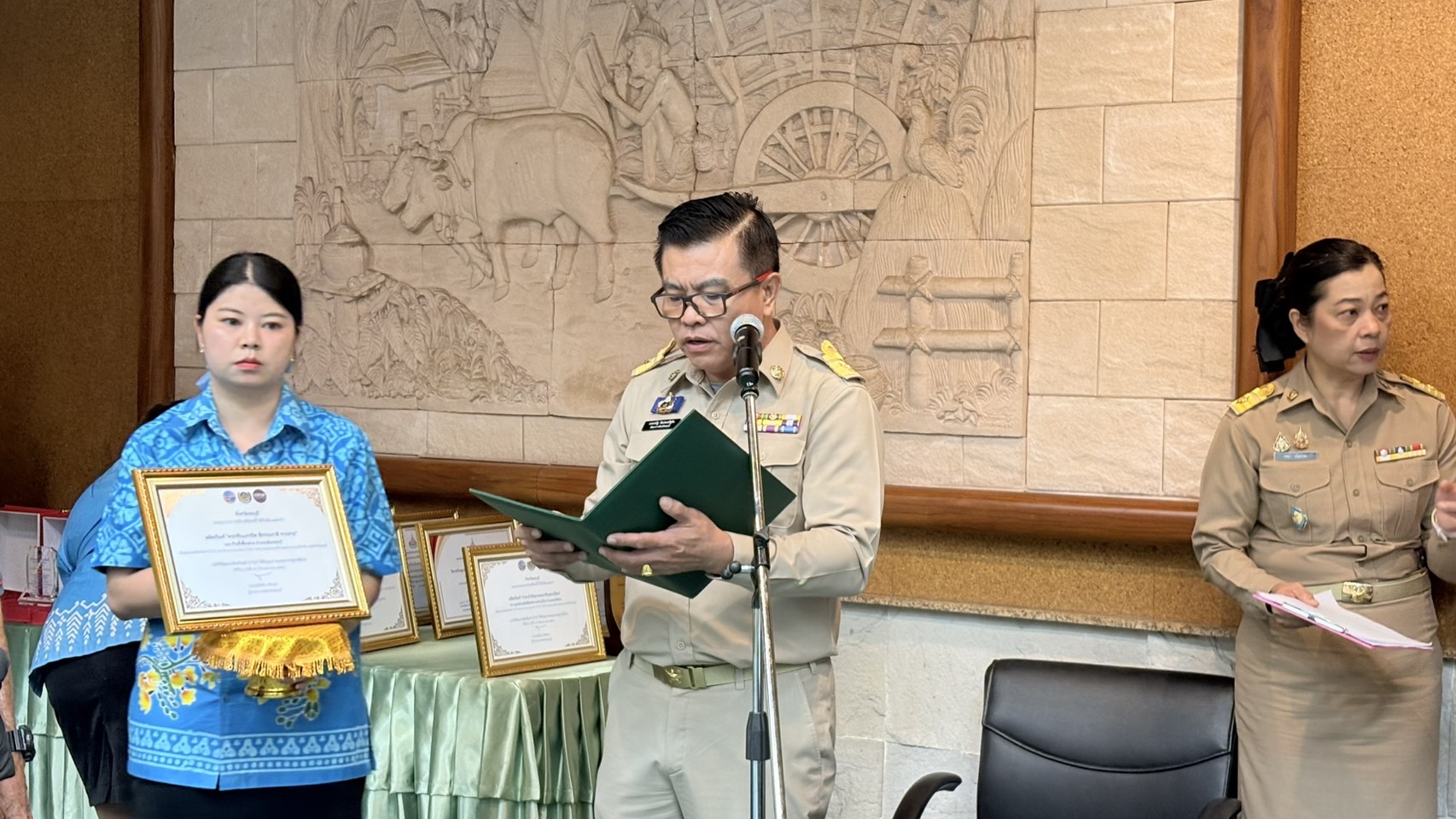 🌊 พช.ชลบุรีเชิดชูเกียรติสุดยอดผลิตภัณฑ์ OTOP เด่น จังหวัดชลบุรี