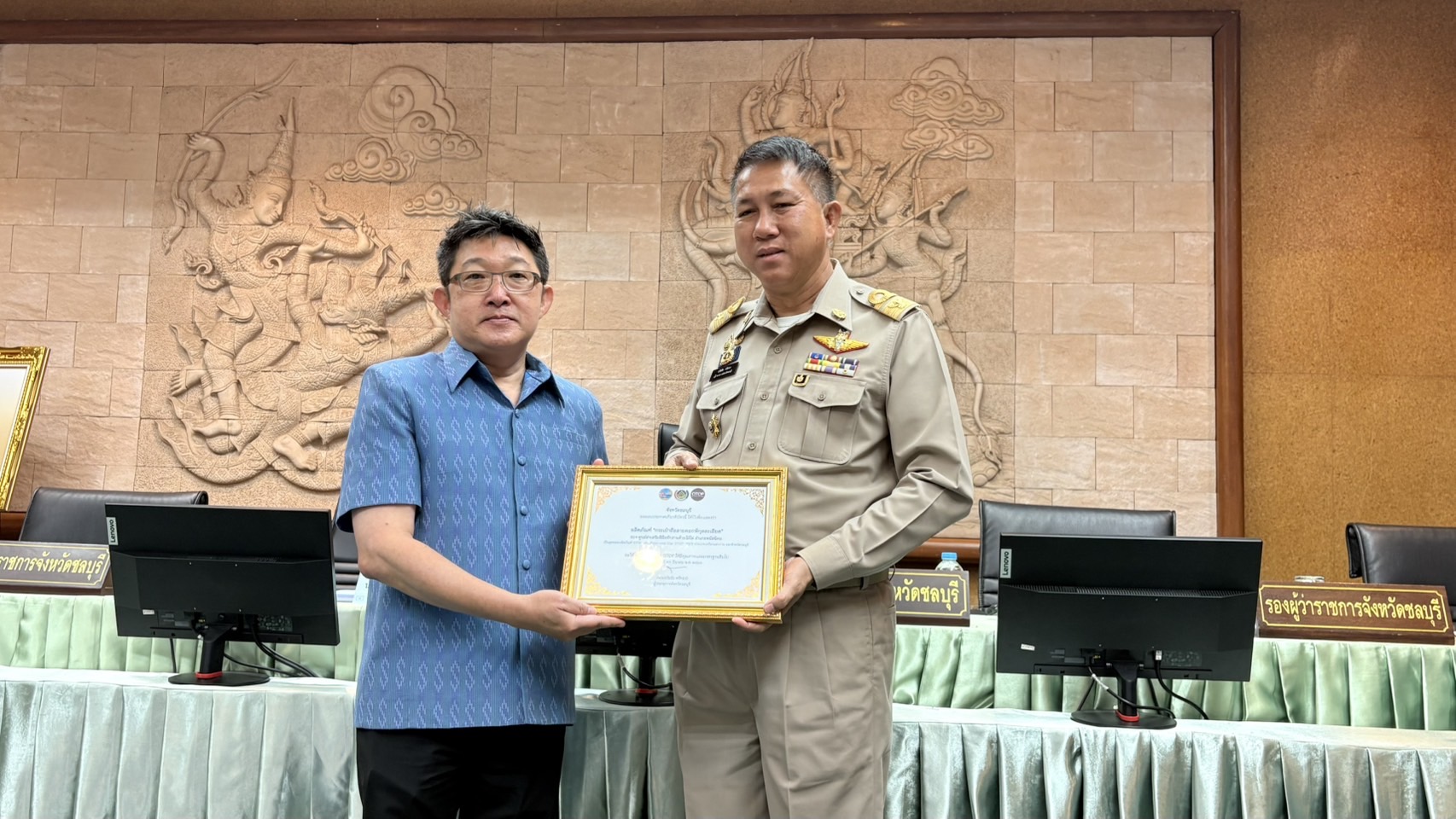 🌊 พช.ชลบุรีเชิดชูเกียรติสุดยอดผลิตภัณฑ์ OTOP เด่น จังหวัดชลบุรี