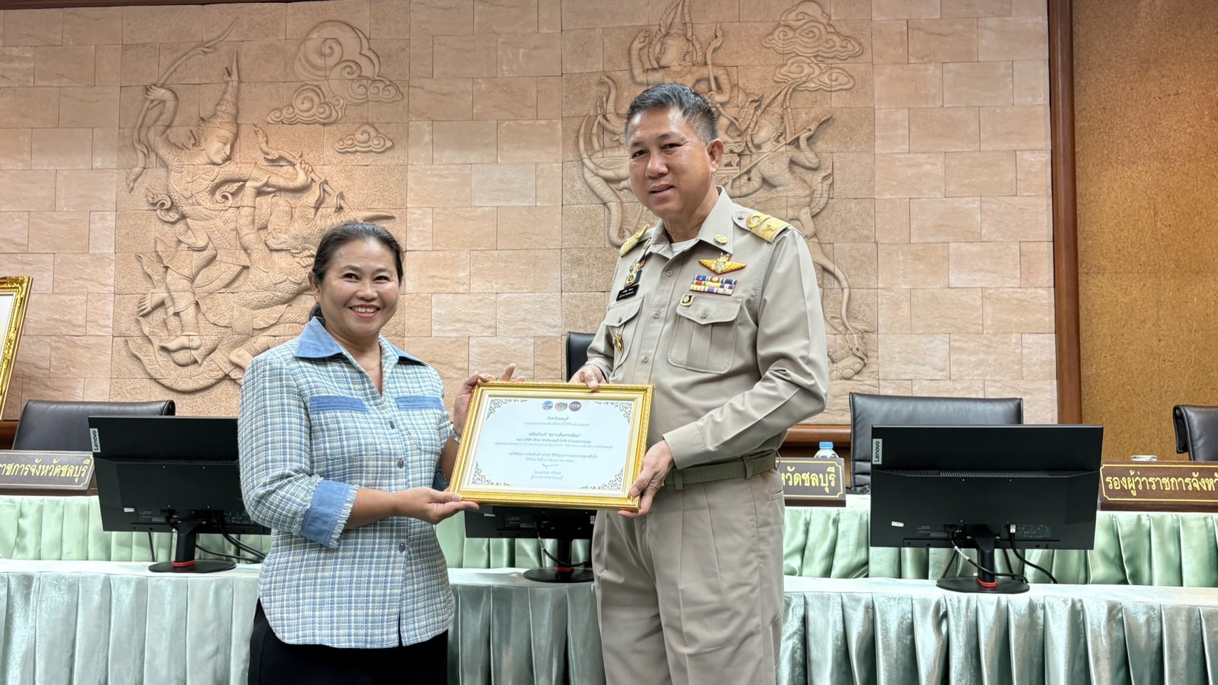 🌊 พช.ชลบุรีเชิดชูเกียรติสุดยอดผลิตภัณฑ์ OTOP เด่น จังหวัดชลบุรี