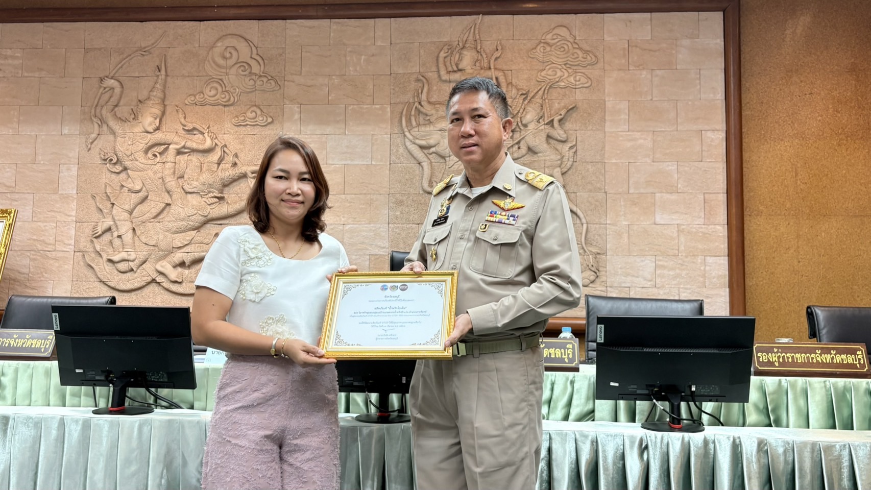 🌊 พช.ชลบุรีเชิดชูเกียรติสุดยอดผลิตภัณฑ์ OTOP เด่น จังหวัดชลบุรี