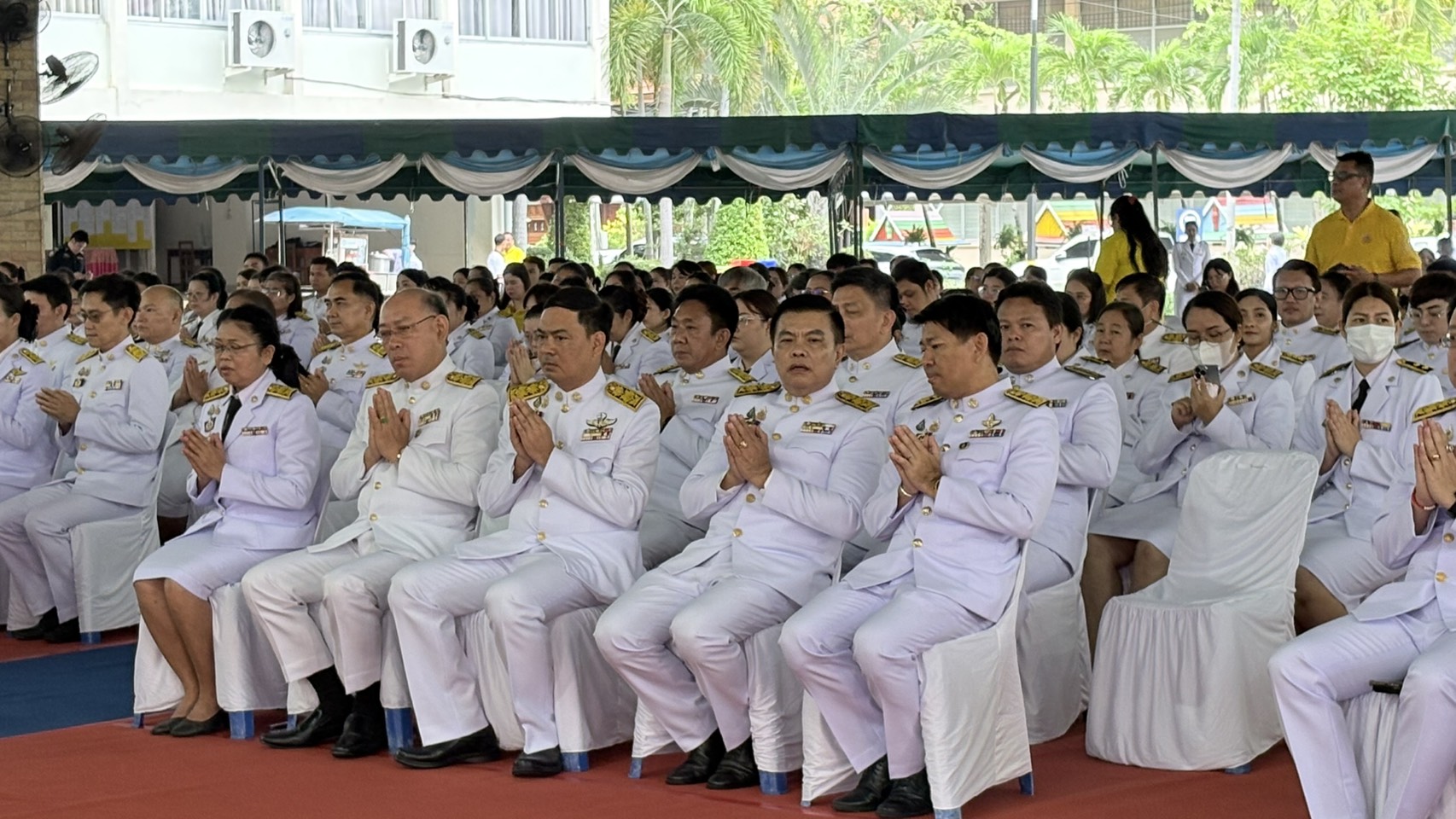 💐👍🏻 พช.ชลบุรี ร่วมพิธีถวายราชสักการะเนื่องในวันที่ระลึกพระบาทสมเด็จพระนั่งเกล้าเจ้าอยู่หัว พระมหาเจษฎาราชเจ้า และวันข้าราชการพลเรือน ประจำปี 2568