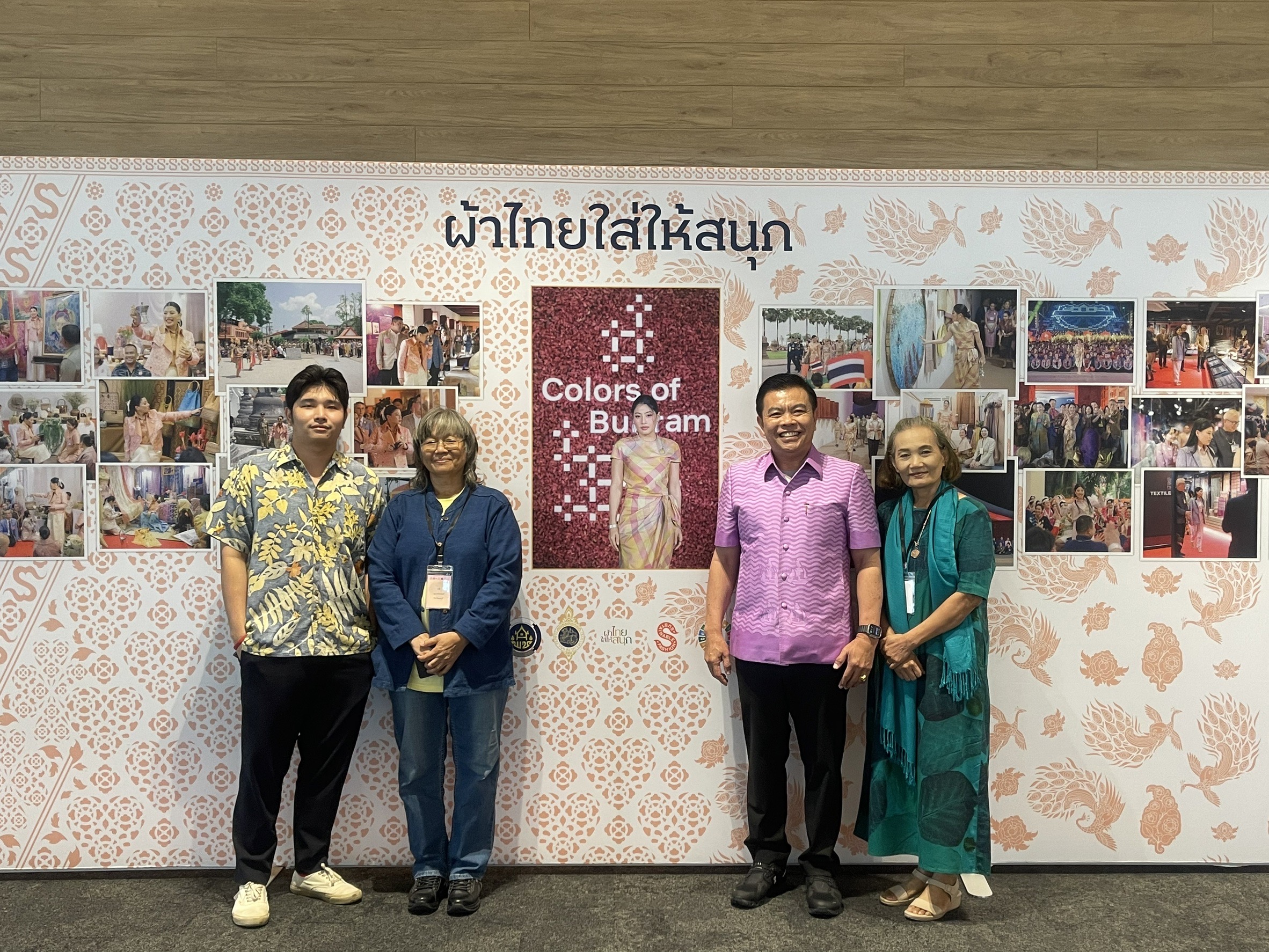 🌊🌊 พช.ชลบุรี ร่วมพิธีเปิด Coaching ผ้าลายพระราชทาน “ผ้าลายสิริราชพัสตราภรณ์” พร้อมทีมผู้เชี่ยวชาญชั้นนำระดับประเทศ สานต่อสายใยองค์ความรู้ สู่ยอดศิลปิน OTOP ผ้าไทยภาคกลาง