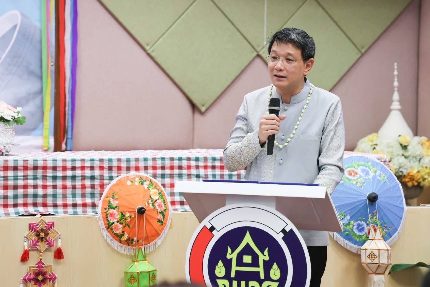 🌊🙏💐 พช.ชลบุรี ร่วมสืบสานวิถีประเพณีไทย ร่วมใจรดน้ำขอพร รับศุภวารดิถีขึ้นปีใหม่ไทย สงกรานต์ 2568