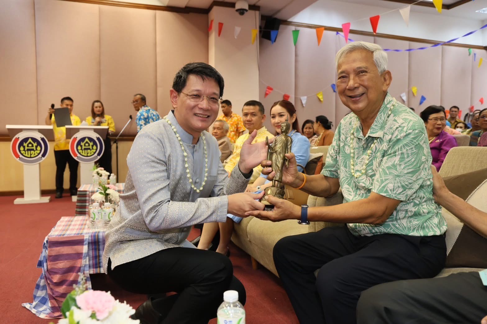 🌊🙏💐 พช.ชลบุรี ร่วมสืบสานวิถีประเพณีไทย ร่วมใจรดน้ำขอพร รับศุภวารดิถีขึ้นปีใหม่ไทย สงกรานต์ 2568