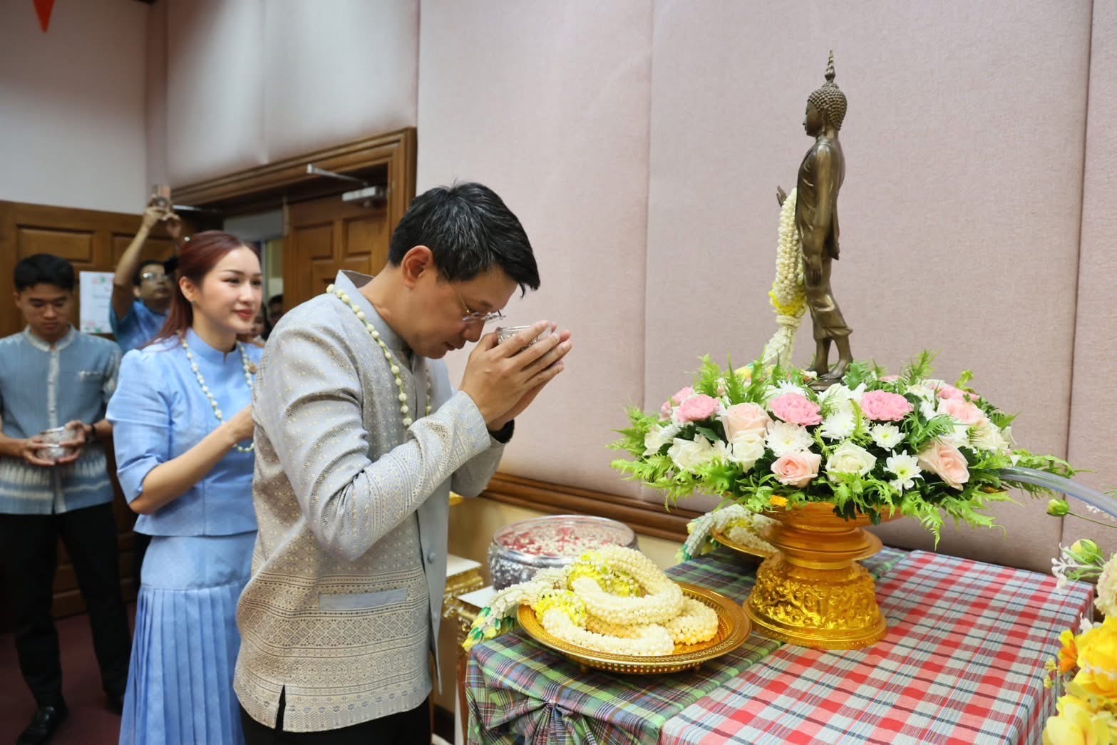 🌊🙏💐 พช.ชลบุรี ร่วมสืบสานวิถีประเพณีไทย ร่วมใจรดน้ำขอพร รับศุภวารดิถีขึ้นปีใหม่ไทย สงกรานต์ 2568