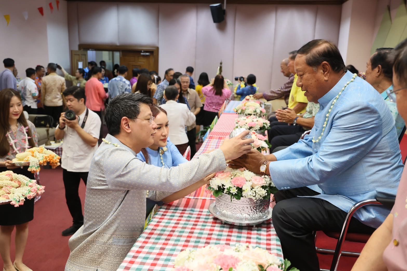 🌊🙏💐 พช.ชลบุรี ร่วมสืบสานวิถีประเพณีไทย ร่วมใจรดน้ำขอพร รับศุภวารดิถีขึ้นปีใหม่ไทย สงกรานต์ 2568
