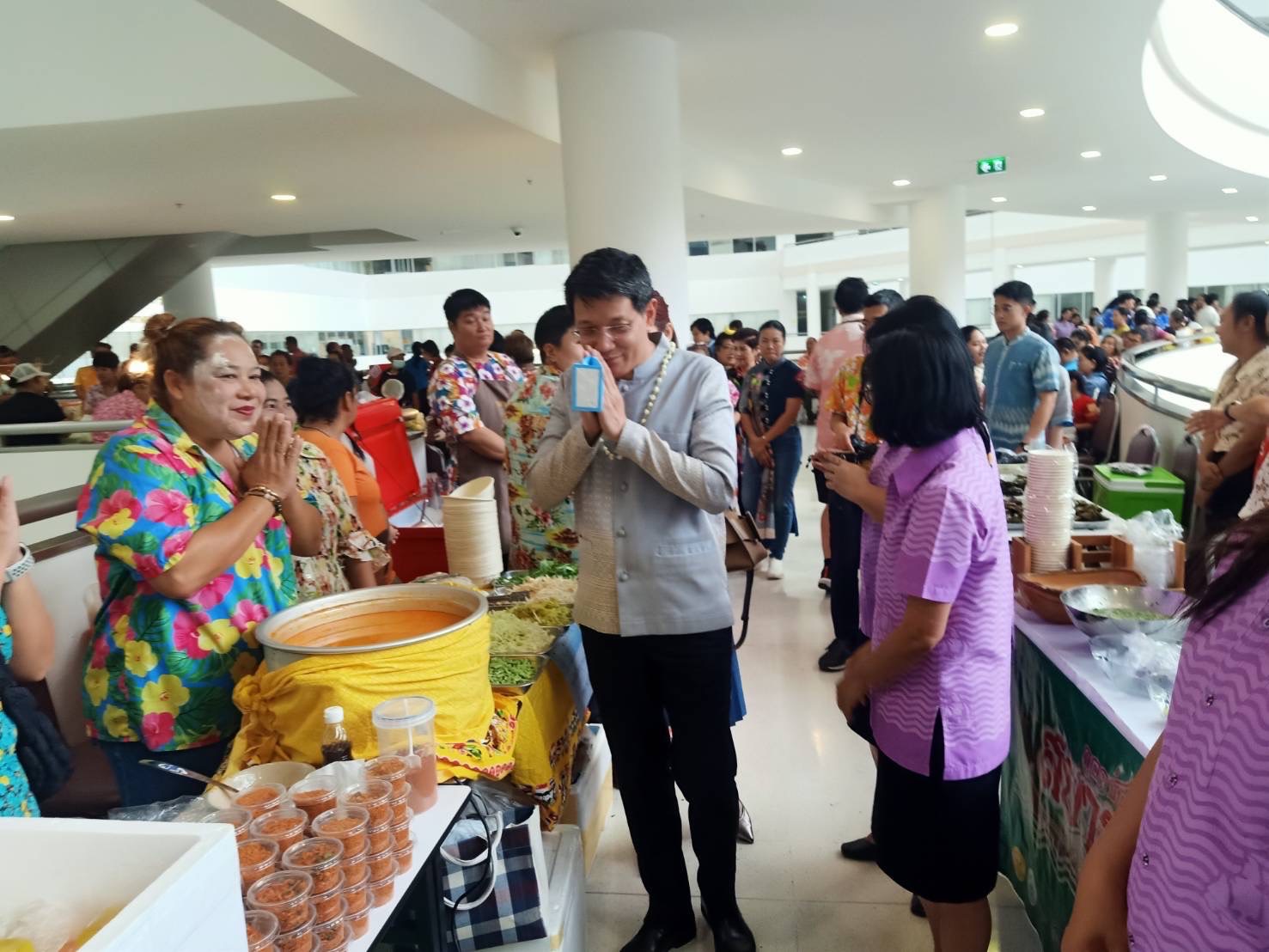 🌊🙏💐 พช.ชลบุรี ร่วมสืบสานวิถีประเพณีไทย ร่วมใจรดน้ำขอพร รับศุภวารดิถีขึ้นปีใหม่ไทย สงกรานต์ 2568