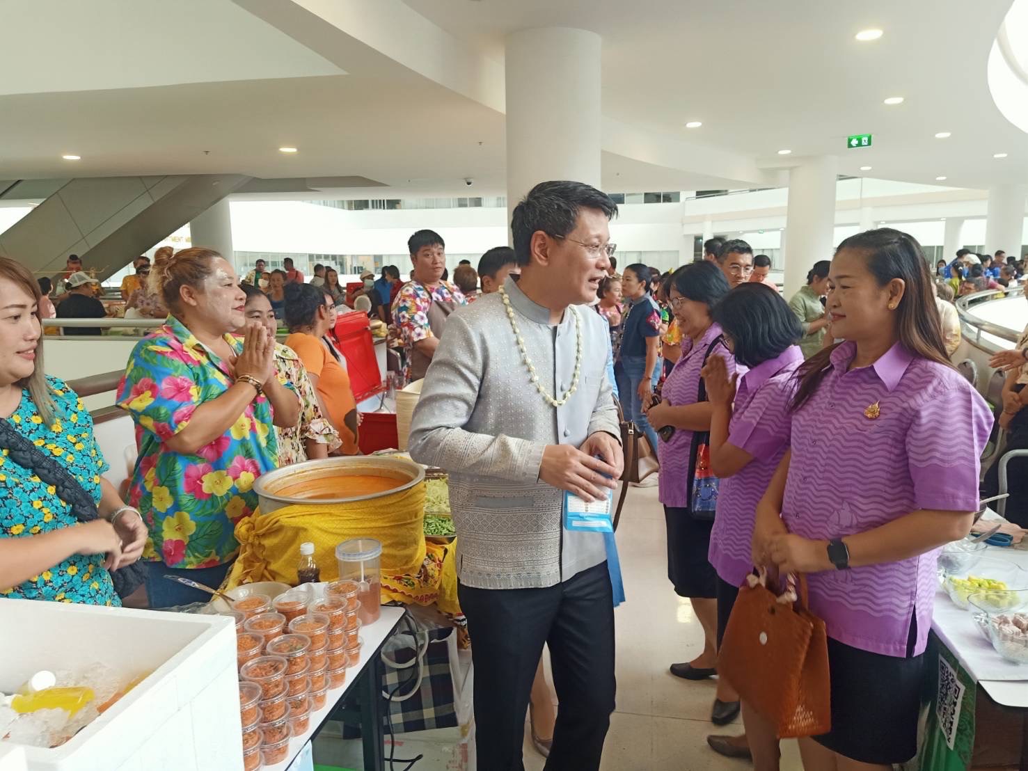 🌊🙏💐 พช.ชลบุรี ร่วมสืบสานวิถีประเพณีไทย ร่วมใจรดน้ำขอพร รับศุภวารดิถีขึ้นปีใหม่ไทย สงกรานต์ 2568