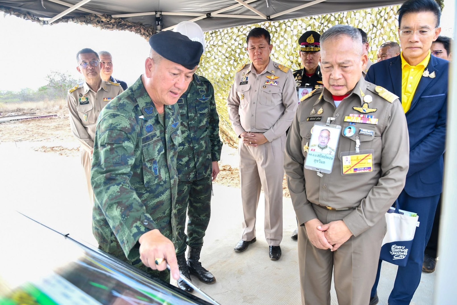 🌊🌊 เลขานุการในพระองค์ พระบาทสมเด็จพระเจ้าอยู่หัว นำทีมติดตามโครงการพัฒนาเกาะสีชัง เร่งแก้ปัญหาน้ำ-ส่งเสริมท่องเที่ยว ดันเศรษฐกิจท้องถิ่นโต