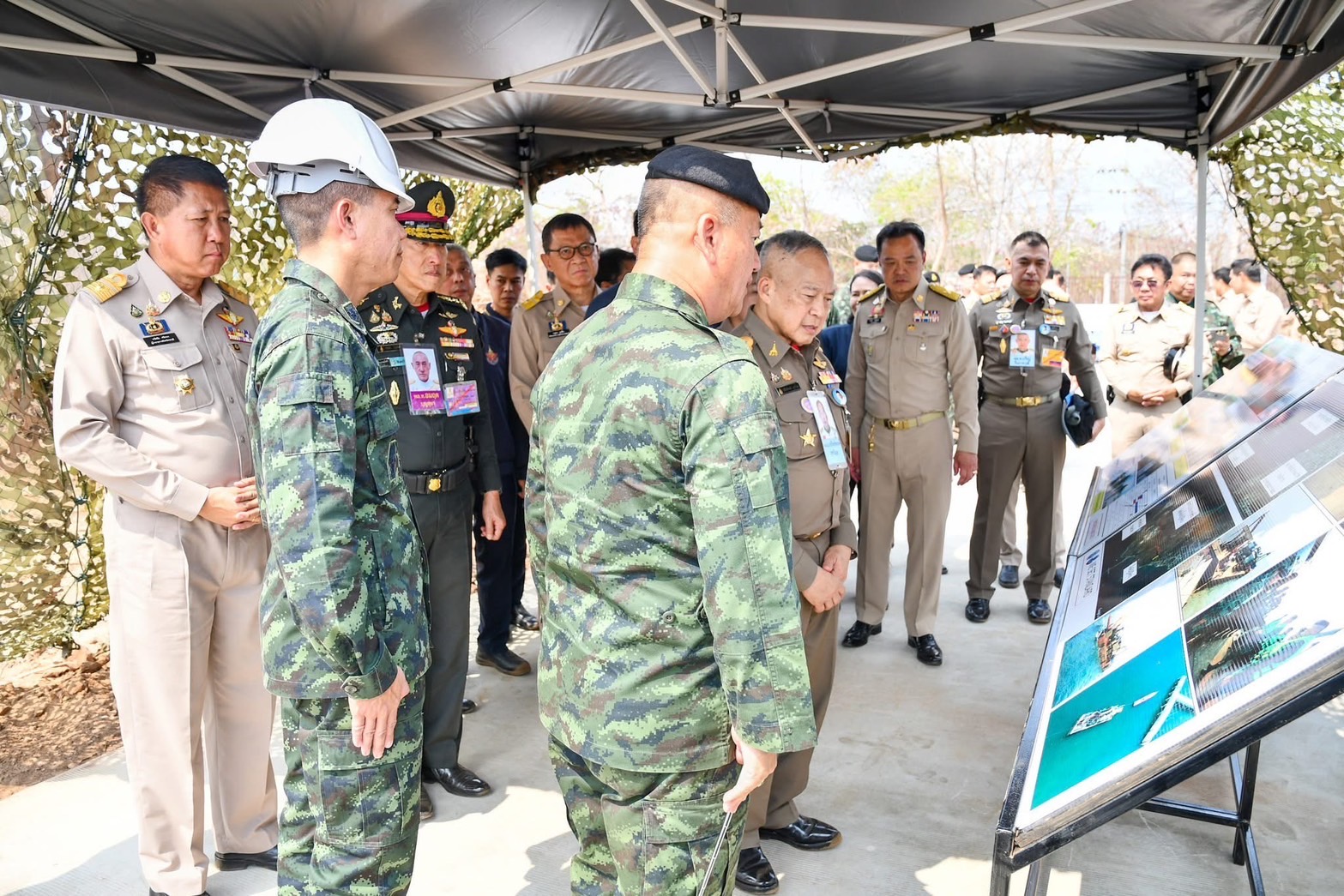 🌊🌊 เลขานุการในพระองค์ พระบาทสมเด็จพระเจ้าอยู่หัว นำทีมติดตามโครงการพัฒนาเกาะสีชัง เร่งแก้ปัญหาน้ำ-ส่งเสริมท่องเที่ยว ดันเศรษฐกิจท้องถิ่นโต