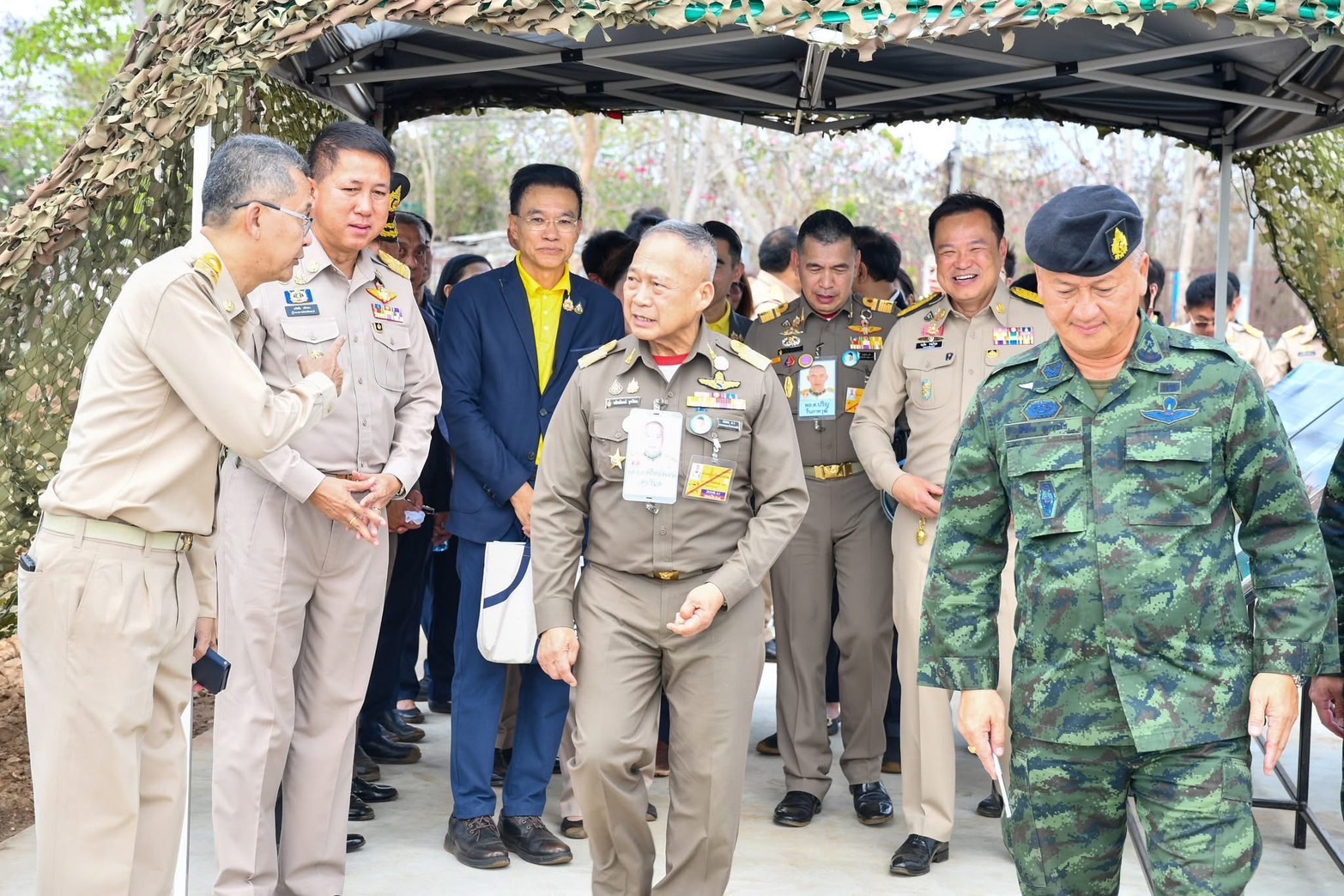 🌊🌊 เลขานุการในพระองค์ พระบาทสมเด็จพระเจ้าอยู่หัว นำทีมติดตามโครงการพัฒนาเกาะสีชัง เร่งแก้ปัญหาน้ำ-ส่งเสริมท่องเที่ยว ดันเศรษฐกิจท้องถิ่นโต