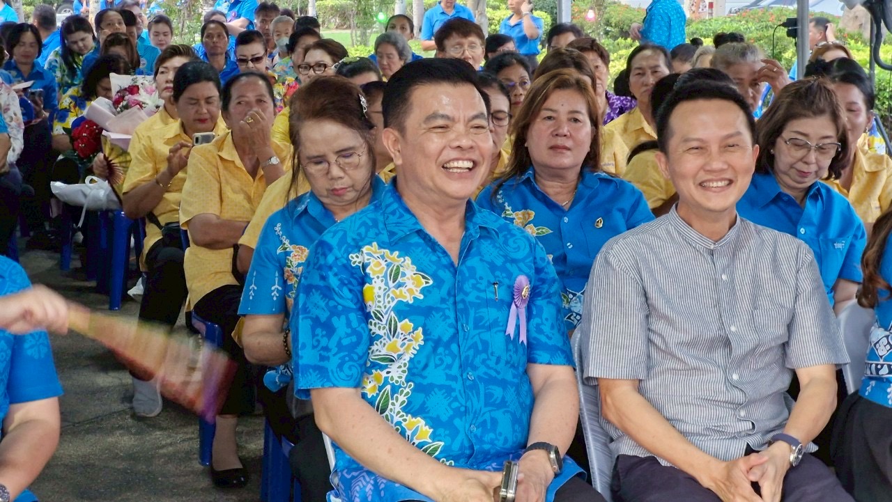 🌊🏆 จังหวัดชลบุรี จัดพิธีมอบโล่เกียรติคุณและเข็มเชิดชูเกียรติคนดีศรีเมืองชลจังหวัดชลบุรี ประจำปี 2568