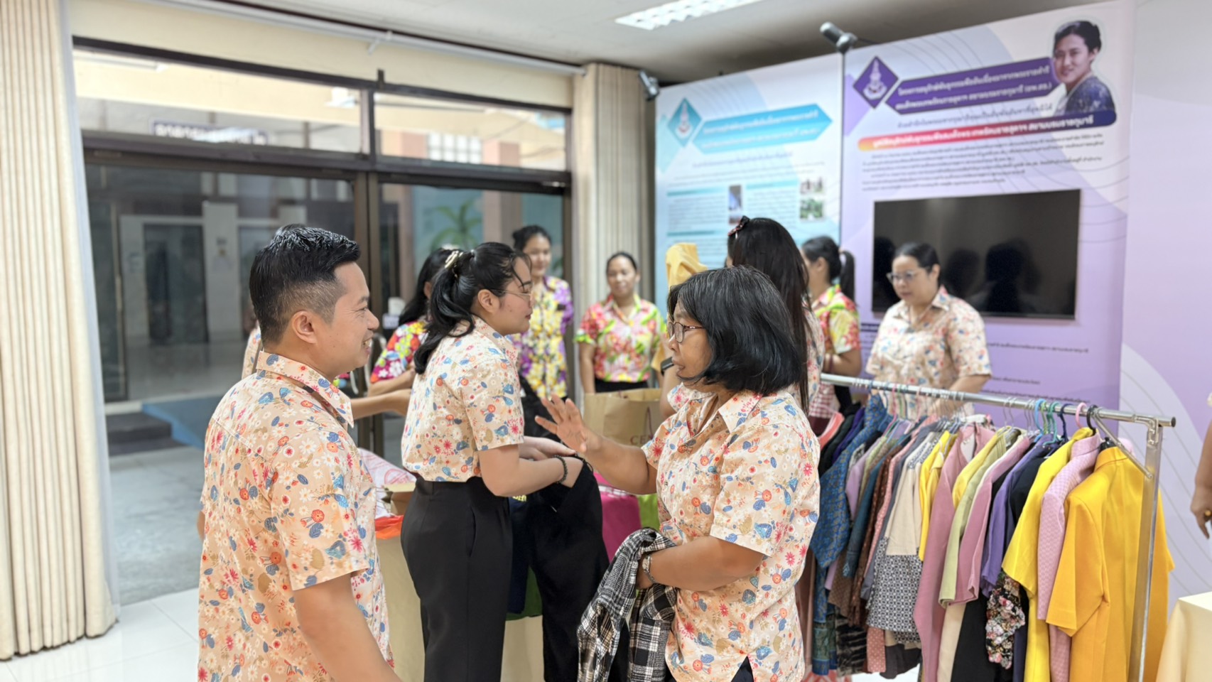 👕👗 พช.ชลบุรี จัดกิจกรรม “แบ่งปัน ด้วยใจ รับไปใส่ต่อ”