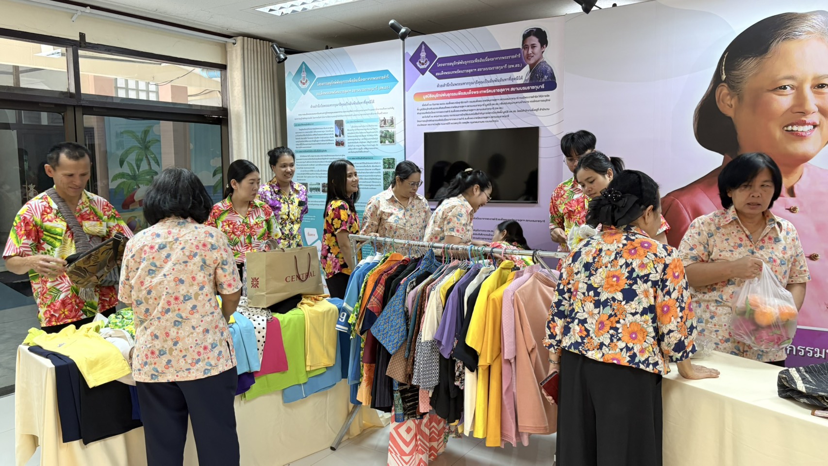 👕👗 พช.ชลบุรี จัดกิจกรรม “แบ่งปัน ด้วยใจ รับไปใส่ต่อ”