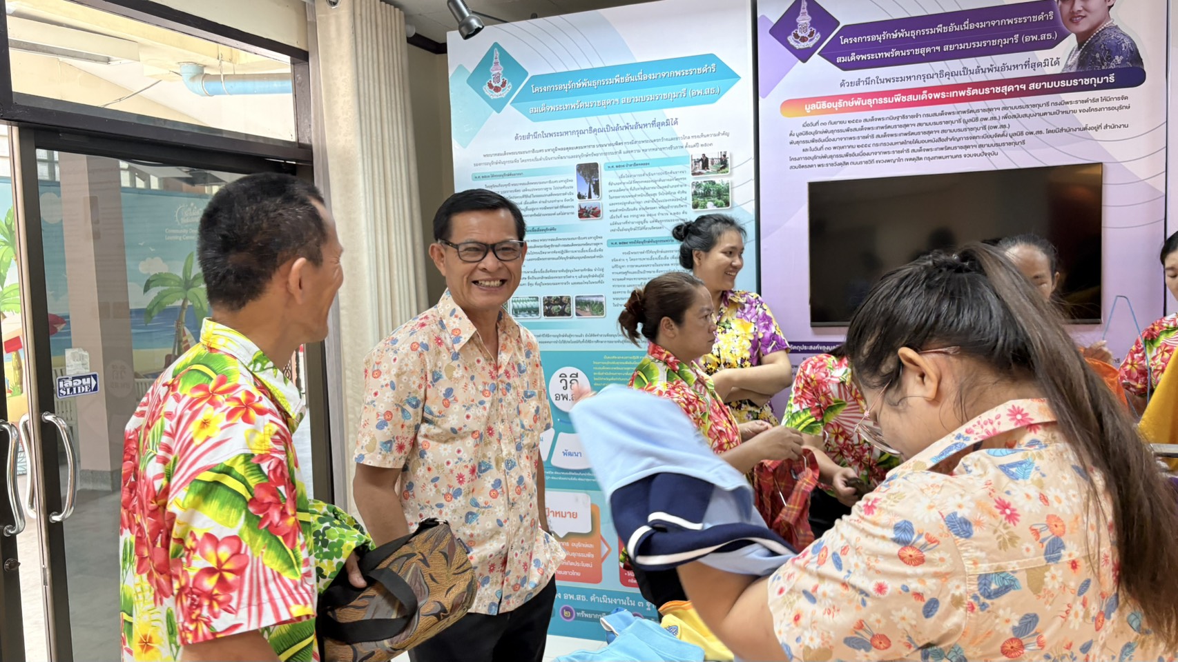 👕👗 พช.ชลบุรี จัดกิจกรรม “แบ่งปัน ด้วยใจ รับไปใส่ต่อ”