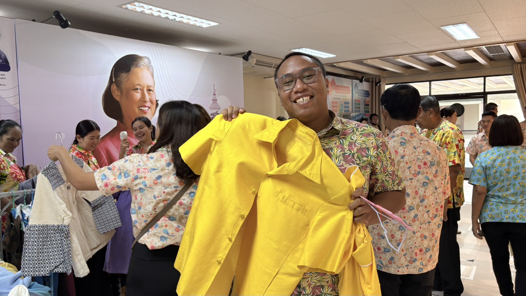 👕👗 พช.ชลบุรี จัดกิจกรรม “แบ่งปัน ด้วยใจ รับไปใส่ต่อ”