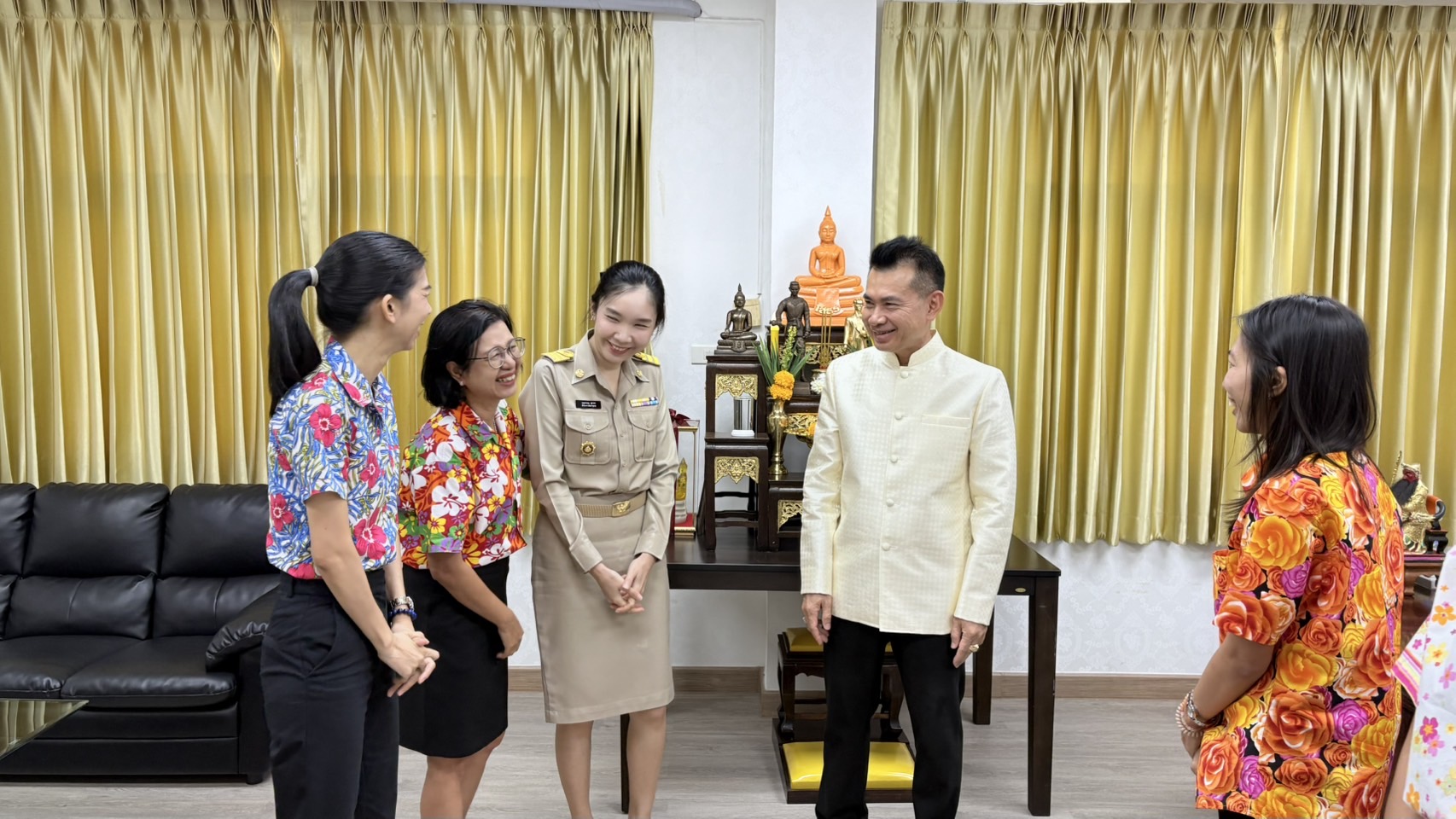 สำนักงานพัฒนาชุมชนจังหวัดชลบุรี 🎉 ขอแสดงความยินดี 🎉 กับนางสาวกมลวรรณ สุภากร