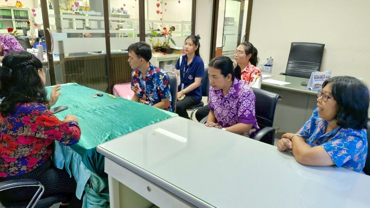 🏠 พช.ชลบุรี ติดตามครัวเรือนเป้าหมายโครงการ “บ้านห่วงใย จากใจ GLO” และครัวเรือนยากจนเป้าหมาย TPMAP