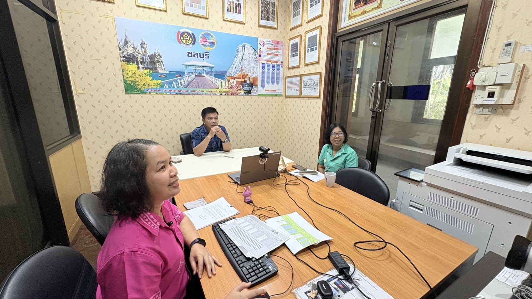 🌊 พช. ชลบุรี ประชุมชี้แจงการดำเนินงานประเด็นเน้นย้ำของอธิบดีกรมการพัฒนาชุมชน ประจำปี 2568 ในประเด็นการขับเคลื่อนหมู่บ้านทุนชุมชนขับเคลื่อนเศรษฐกิจฐานรากและแก้ไขปัญหายาเสพติด ไตรมาสที่ 3 – 4