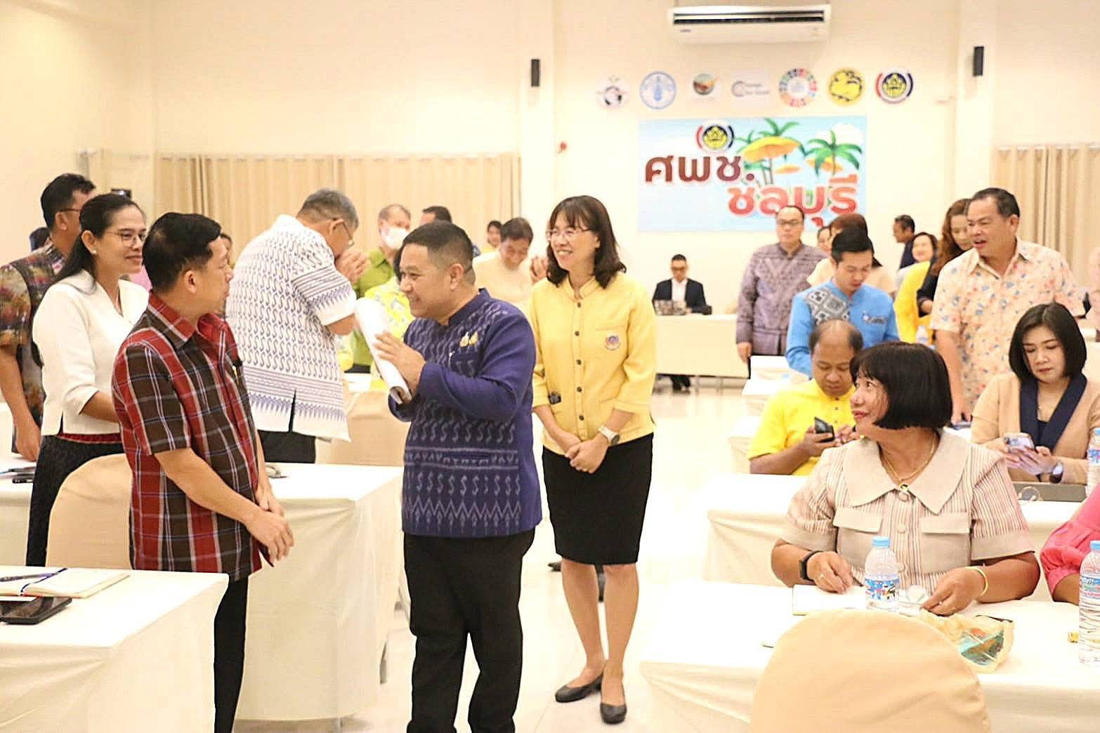 📕🌊 พช.ชลบุรี ร่วมพิธีเปิดโครงการฝึกอบรมบุคลากรกรมการพัฒนาชุมชน หลักสูตรเสริมสมรรถนะพัฒนาการอำเภอ