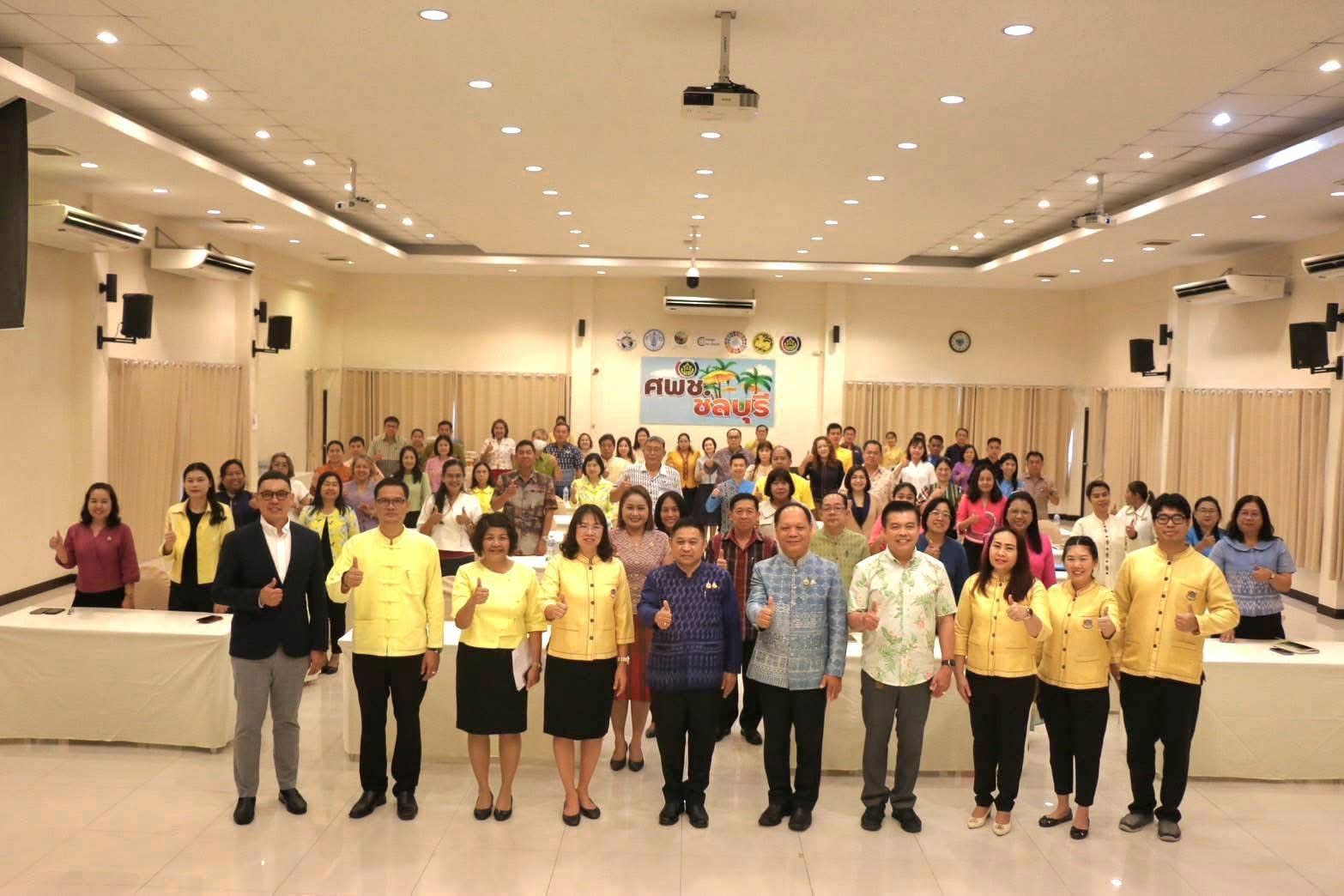 📕🌊 พช.ชลบุรี ร่วมพิธีเปิดโครงการฝึกอบรมบุคลากรกรมการพัฒนาชุมชน หลักสูตรเสริมสมรรถนะพัฒนาการอำเภอ