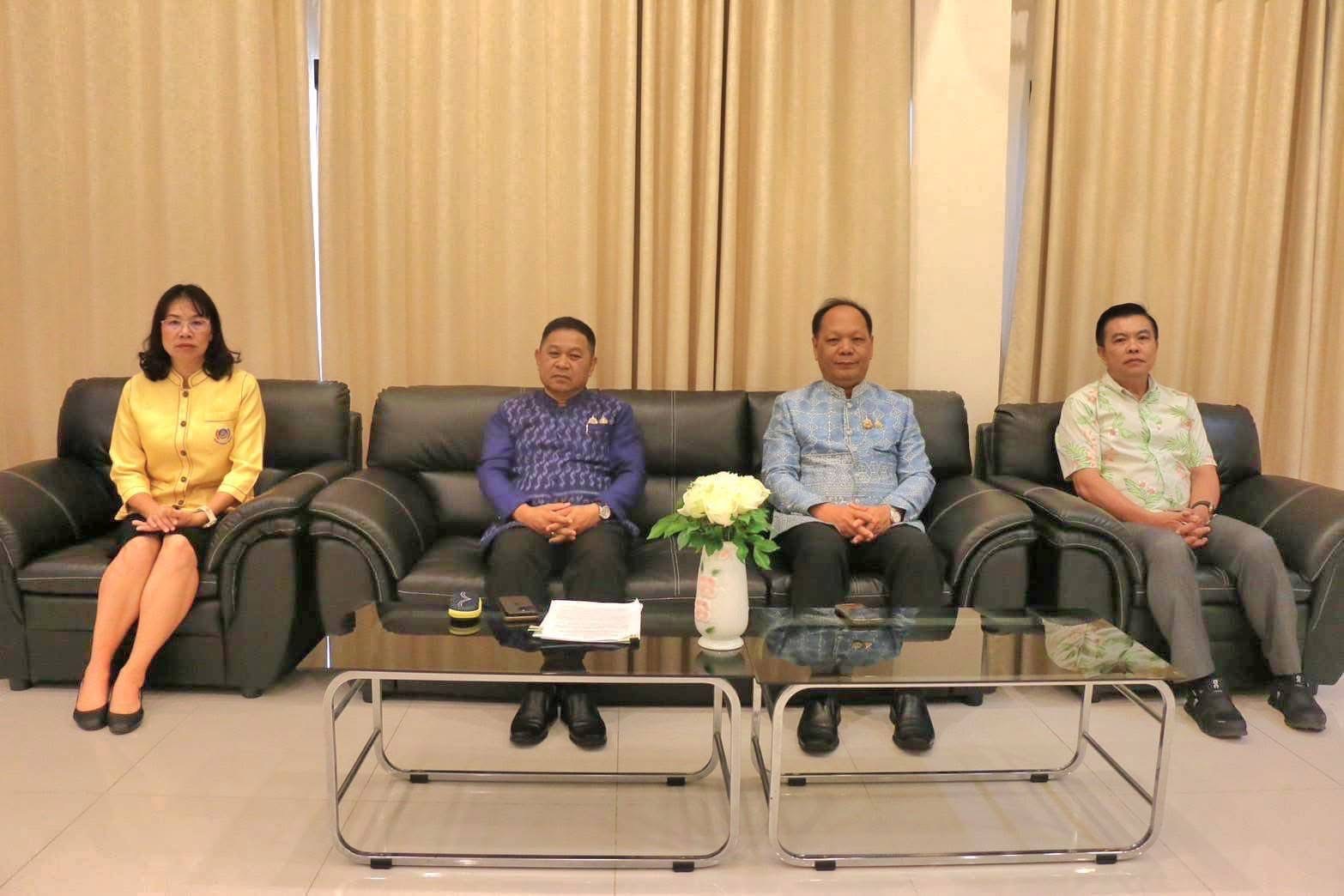 📕🌊 พช.ชลบุรี ร่วมพิธีเปิดโครงการฝึกอบรมบุคลากรกรมการพัฒนาชุมชน หลักสูตรเสริมสมรรถนะพัฒนาการอำเภอ