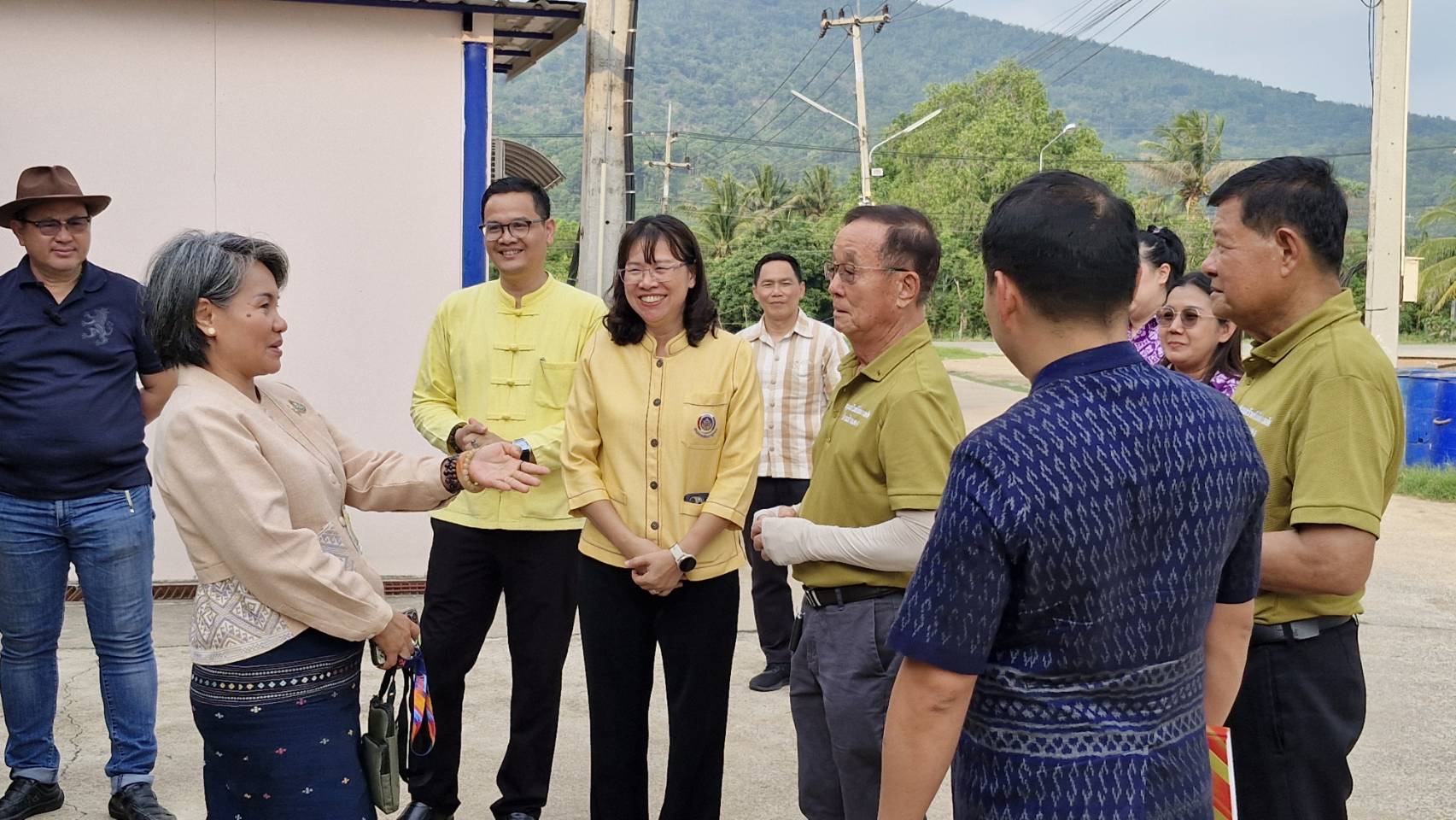 🌊🌊 พช.ชลบุรี ร่วมลงพื้นที่ติดตามการดำเนินงานกลุ่มออมทรัพย์เพื่อการผลิตบ้านป่าแดง