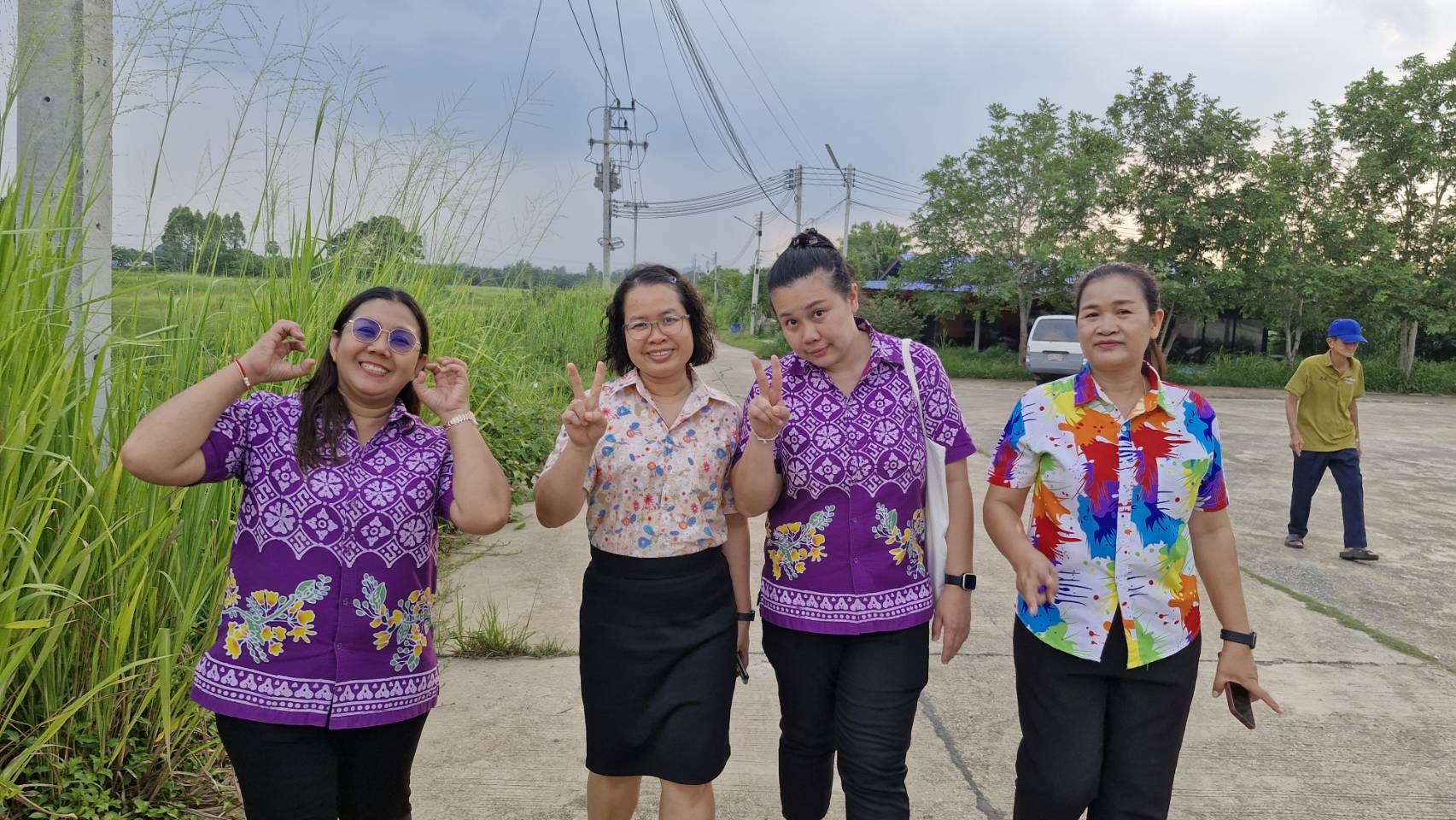 🌊🌊 พช.ชลบุรี ร่วมลงพื้นที่ติดตามการดำเนินงานกลุ่มออมทรัพย์เพื่อการผลิตบ้านป่าแดง