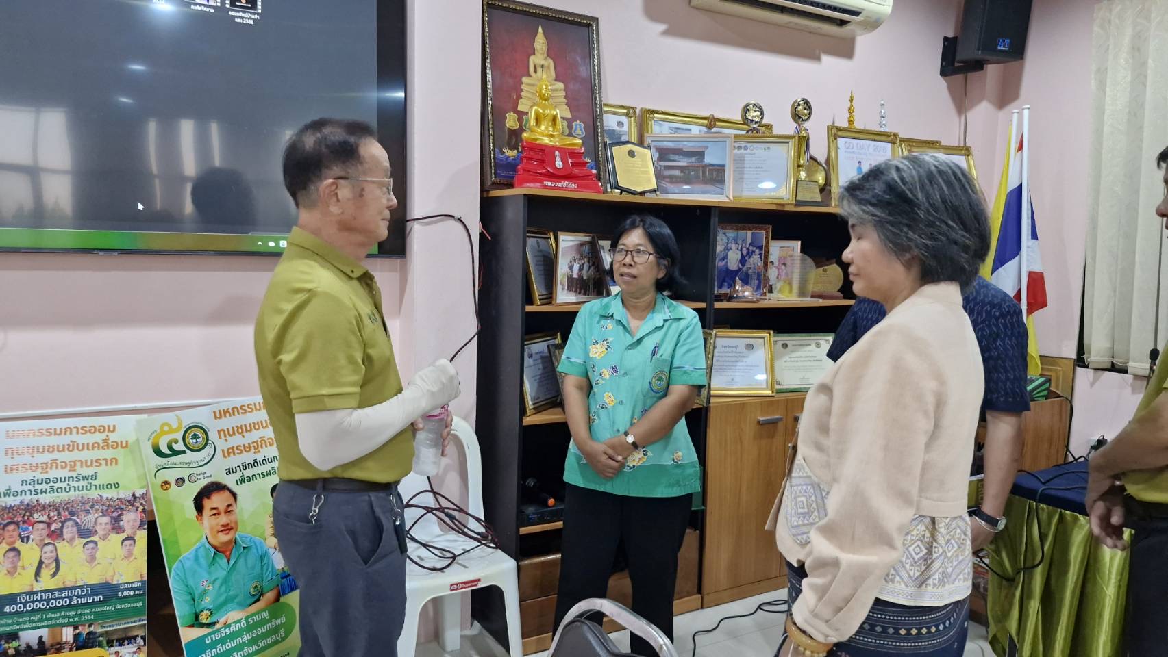 🌊🌊 พช.ชลบุรี ร่วมลงพื้นที่ติดตามการดำเนินงานกลุ่มออมทรัพย์เพื่อการผลิตบ้านป่าแดง