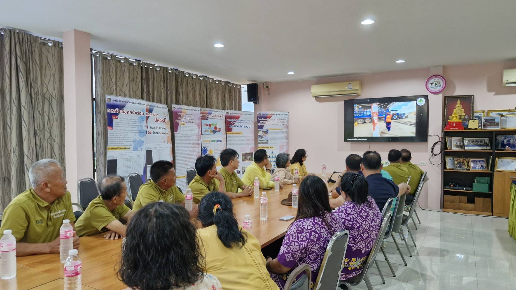 🌊🌊 พช.ชลบุรี ร่วมลงพื้นที่ติดตามการดำเนินงานกลุ่มออมทรัพย์เพื่อการผลิตบ้านป่าแดง