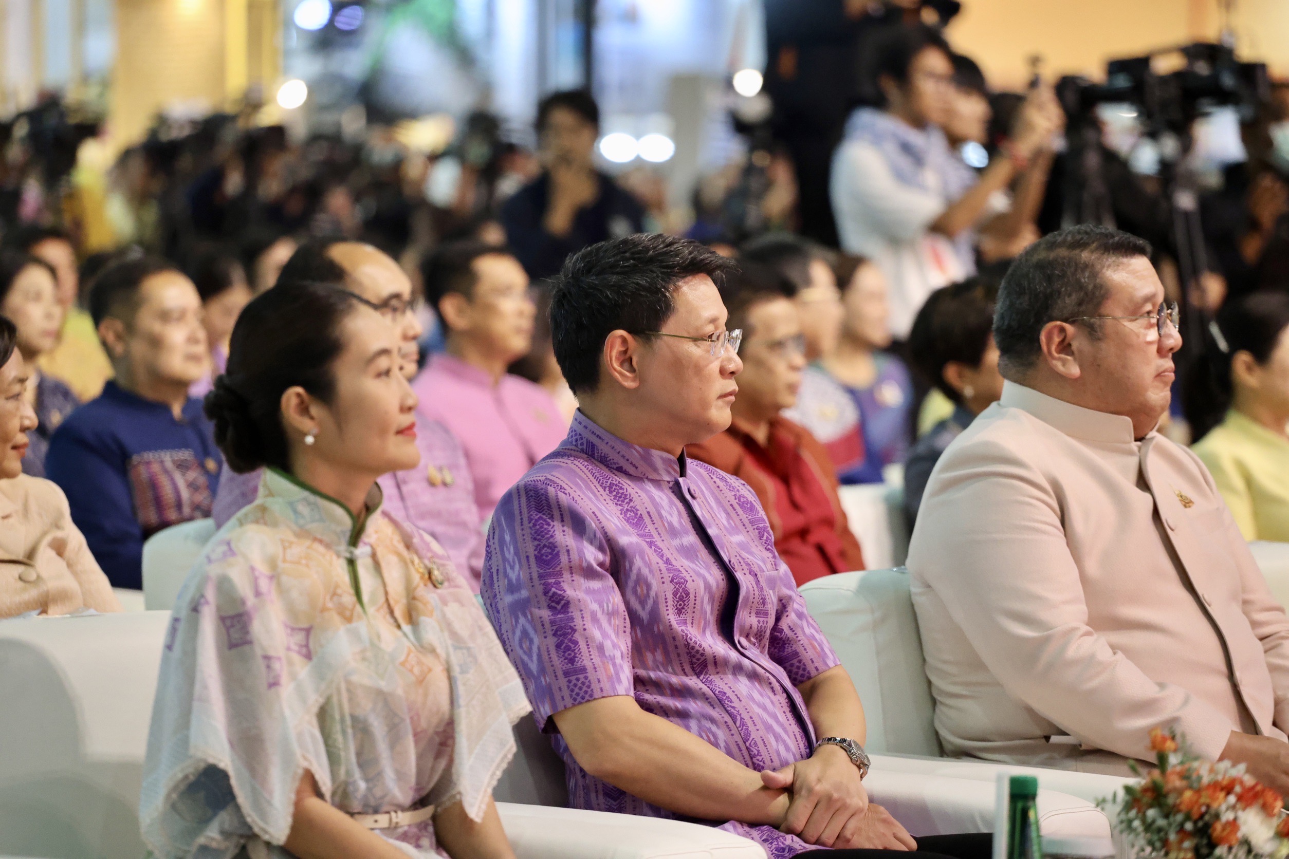 🎉👍 จังหวัดชลบุรี ร่วมพิธีเปิดงาน OTOP Midyear 2025 “OTOP ทันโลก ทันสมัย เศรษฐกิจไทยยั่งยืน”